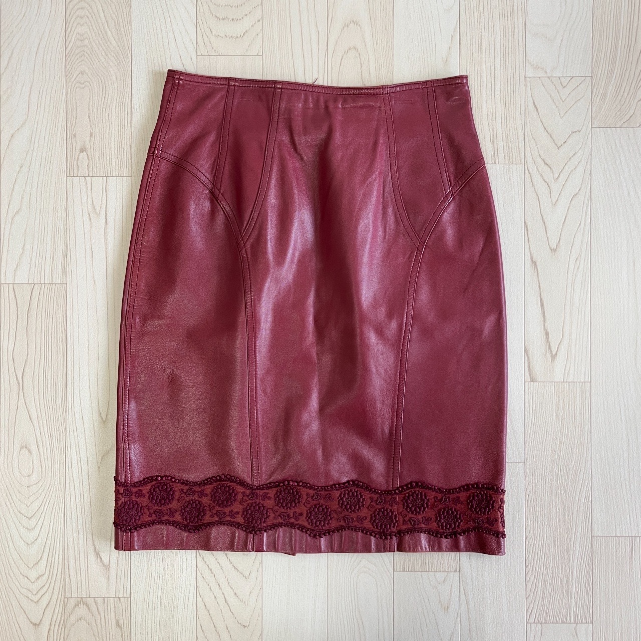 梅紅色喱士真皮半裙