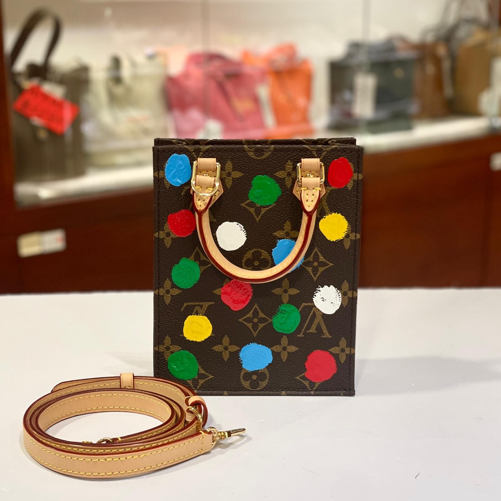 全新LV手提/斜揹袋 M81867 草間彌生LV x YK  PETIT SAC PLAT#老花波點 #兩年免費保養 #BRAND NEW #香榭站正品