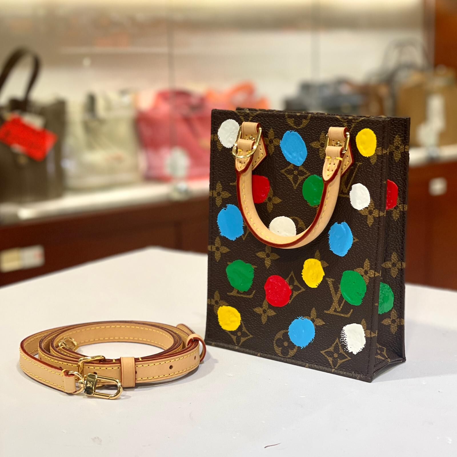 全新LV手提/斜揹袋 M81867 草間彌生LV x YK  PETIT SAC PLAT#老花波點 #兩年免費保養 #BRAND NEW #香榭站正品