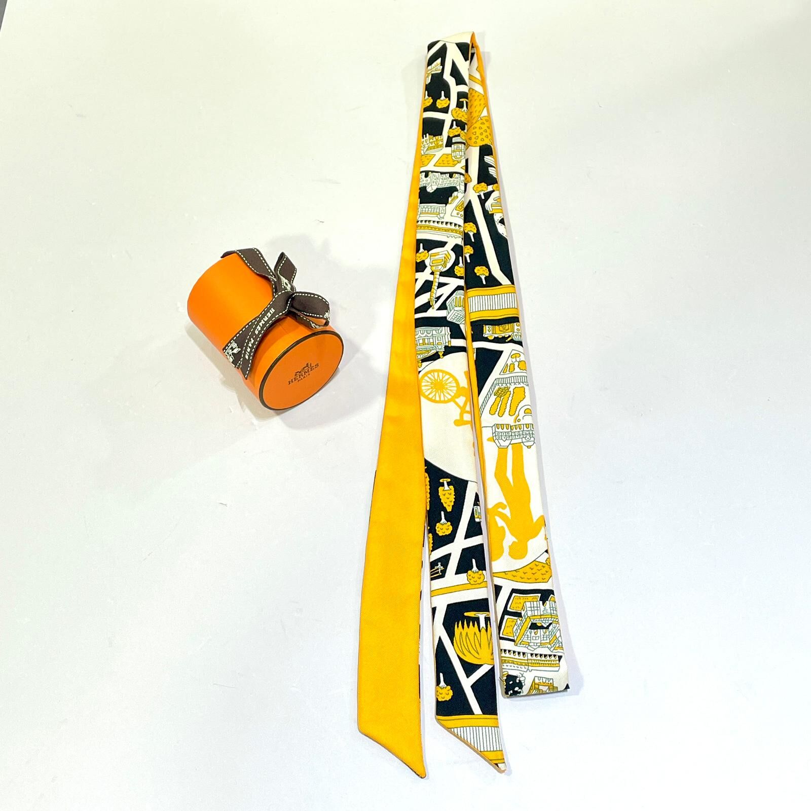 全新HERMES TWILL 幼身長款TWILLY  黃色/黑色/白色 真絲 #BRAND NEW #香榭站正品