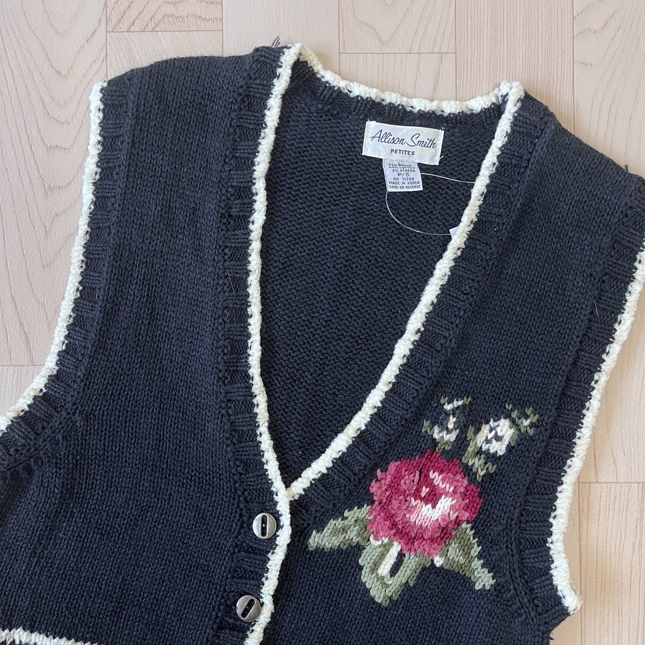 Allison Smith黑色大花背心毛衣