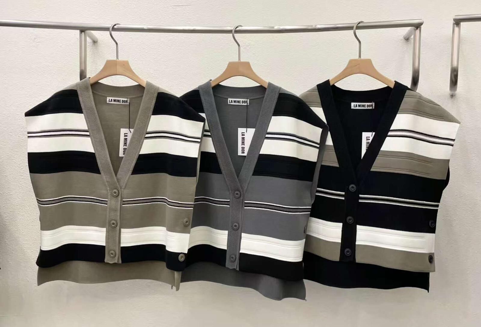 0212958a/韓國Y字型不簡單三重間條無袖外套 46/46/23-27