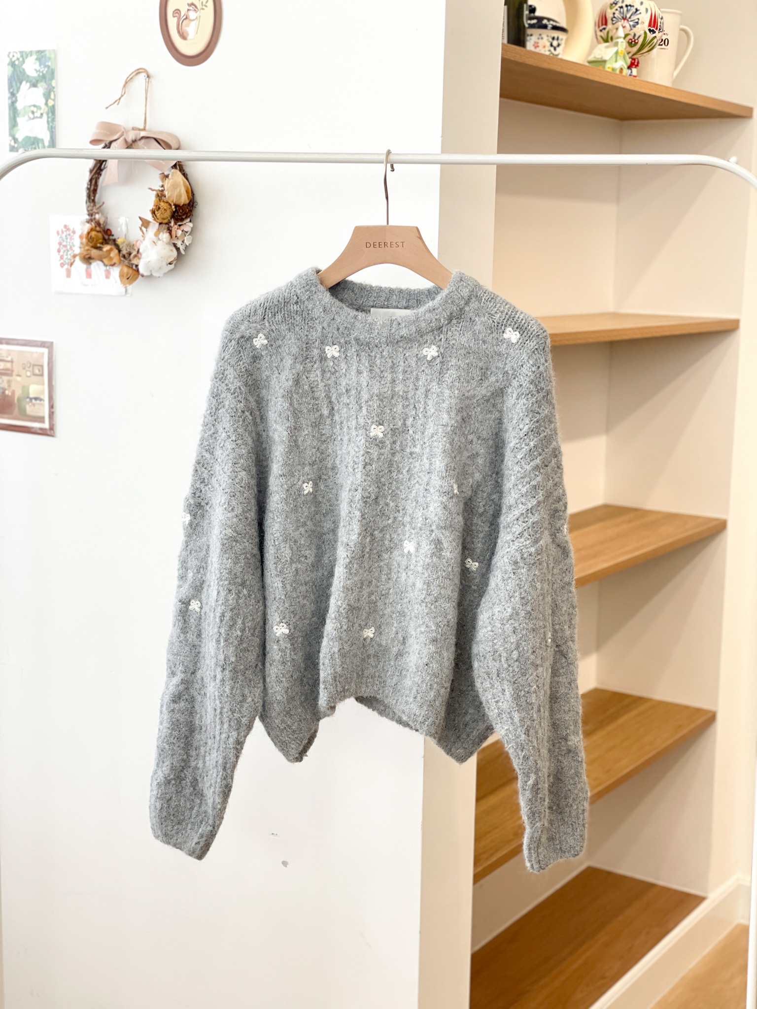 T1438 Rosette Embroidered Ribbon Pullover