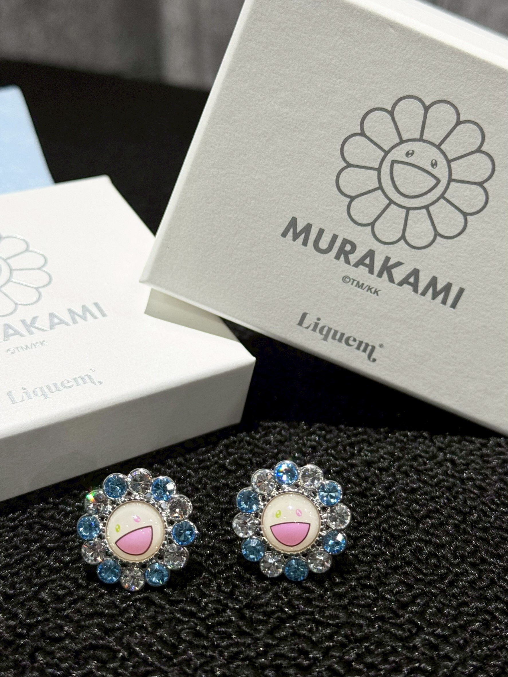 村上隆 經典小花滿鑽造型 夾式耳環