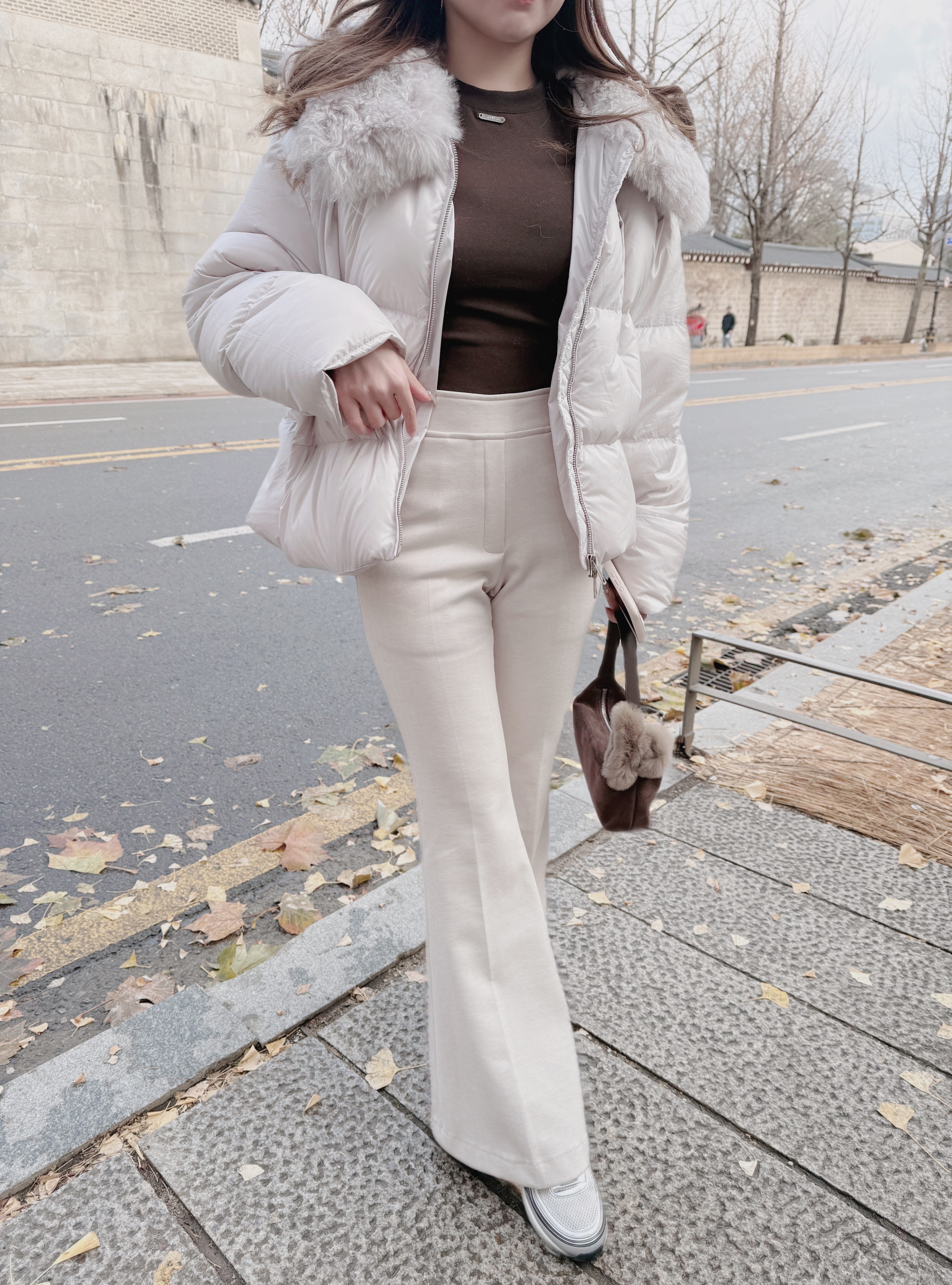 自帶長腿效果 -Onni 奶油燕麥超高腰喇叭褲 - 褲長101cm