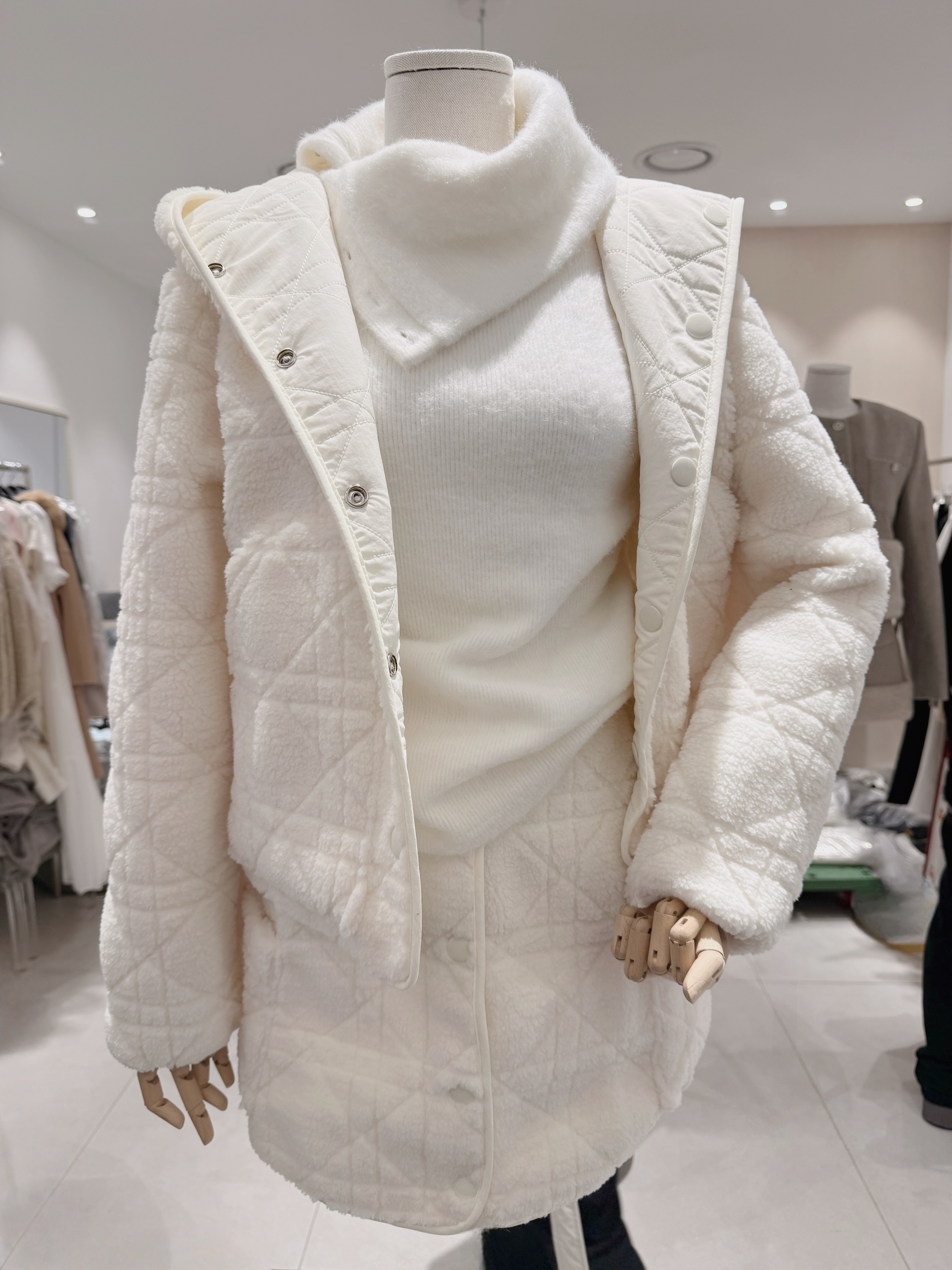 高級感滿滿 - 氣質雙面菱格羊羔毛外套 **Special price**