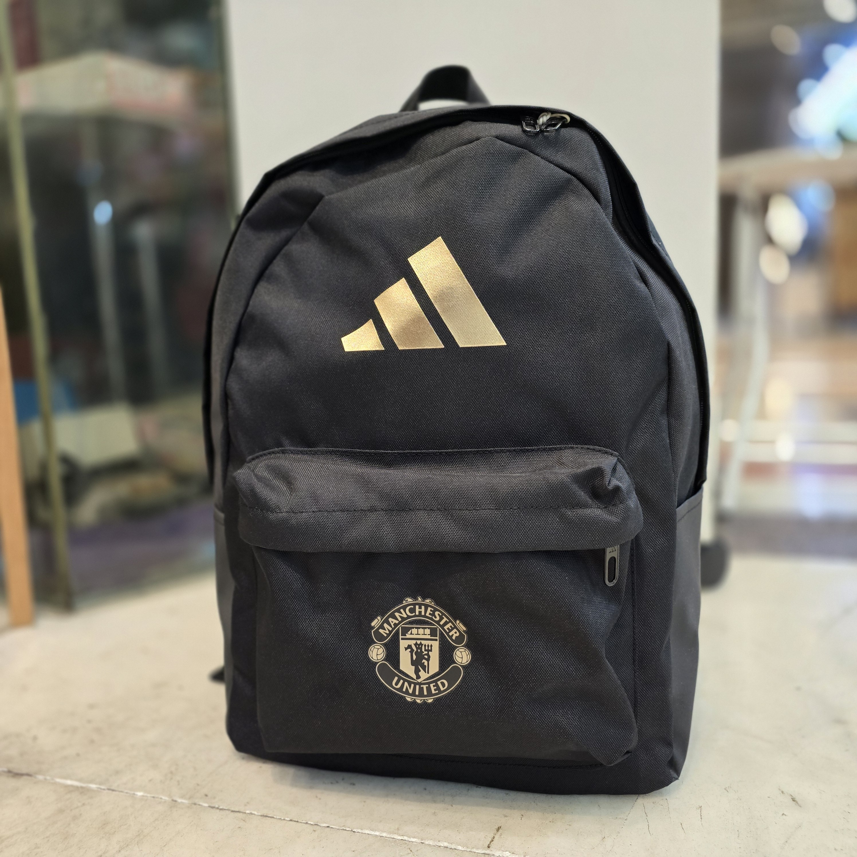 曼聯Adidas黑色金會徽背包