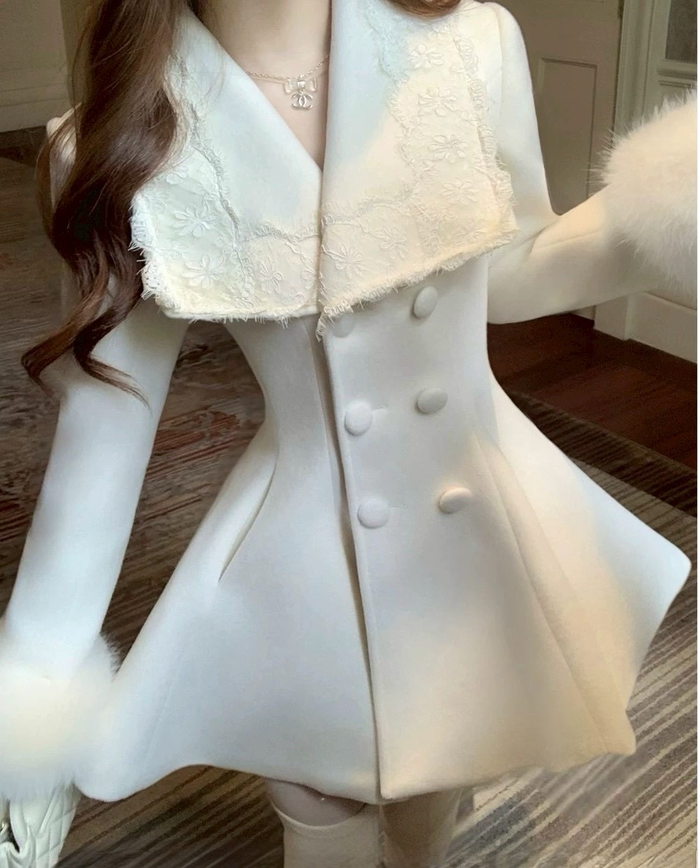 設計師家大翻領蕾絲收腰傘擺毛領可拆外套 含羊毛