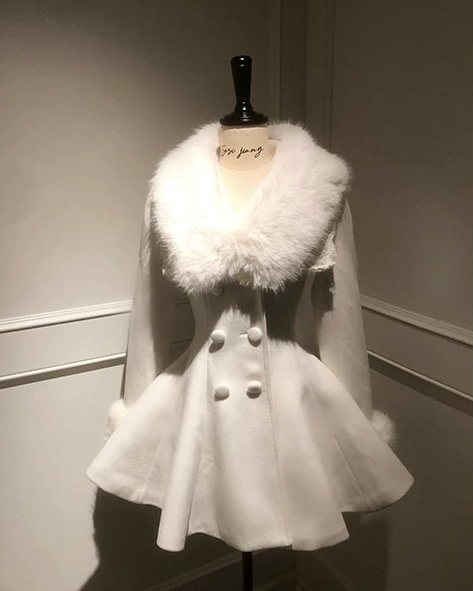 設計師家大翻領蕾絲收腰傘擺毛領可拆外套 含羊毛