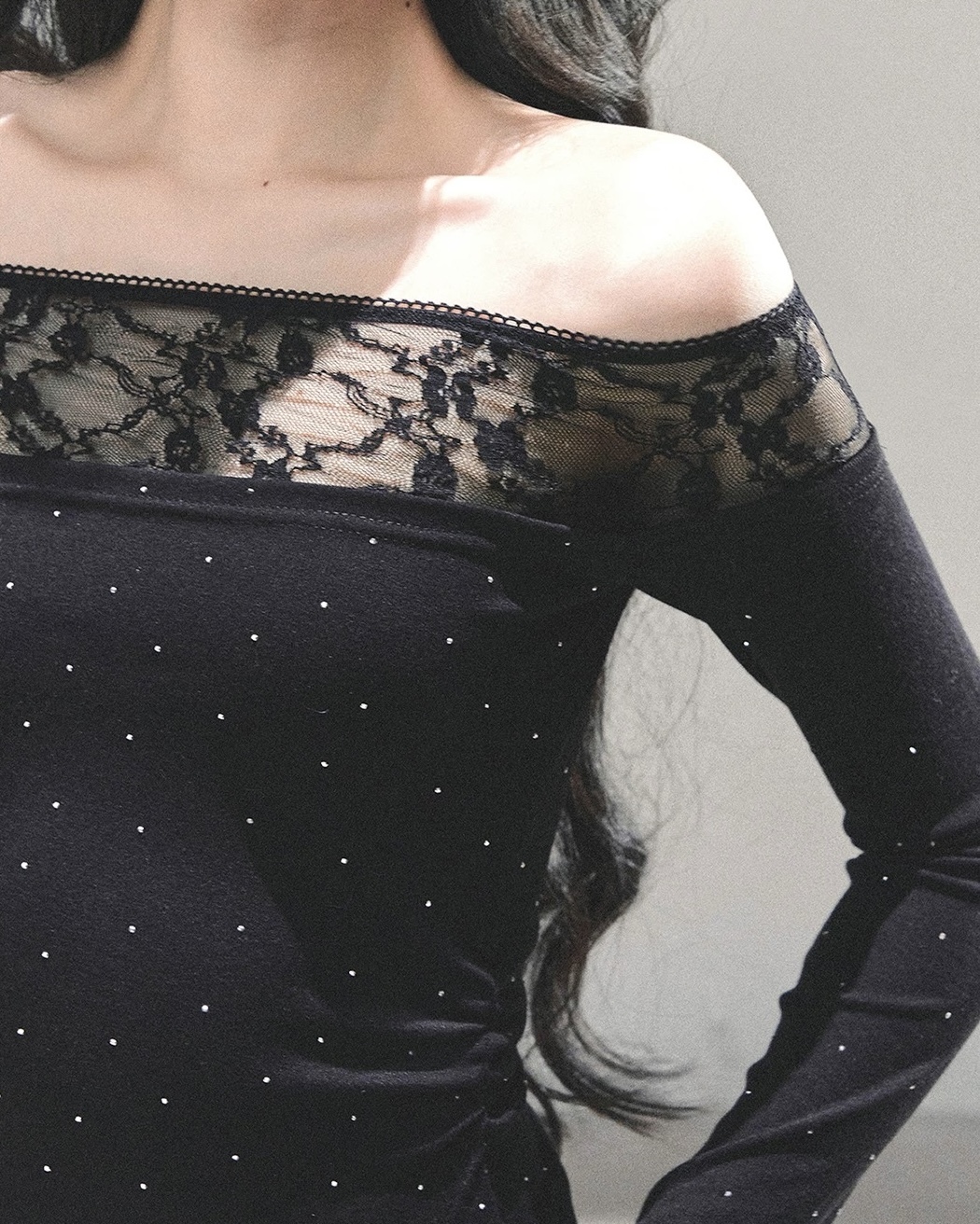 設計師家一字領蕾絲拼接棉質燙鑽上衣