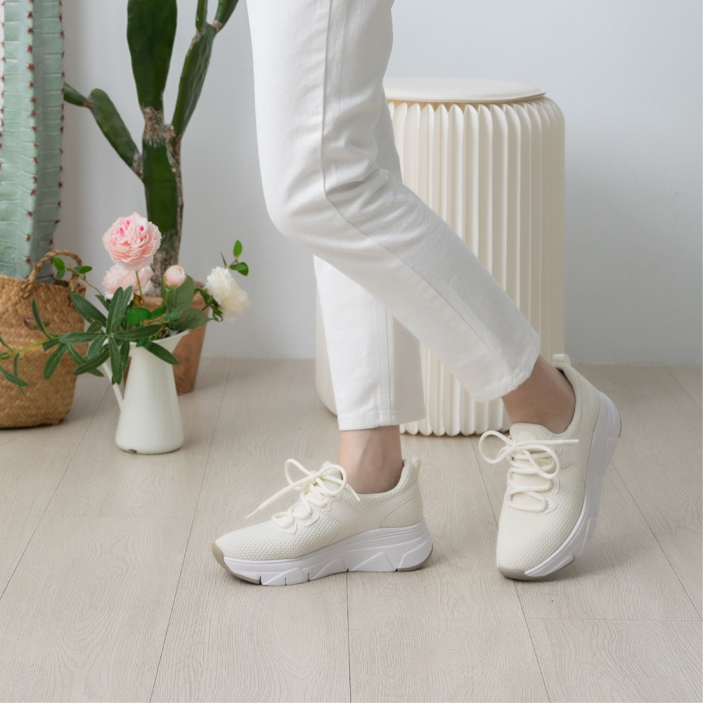 極輕質感增高小白鞋 - 白