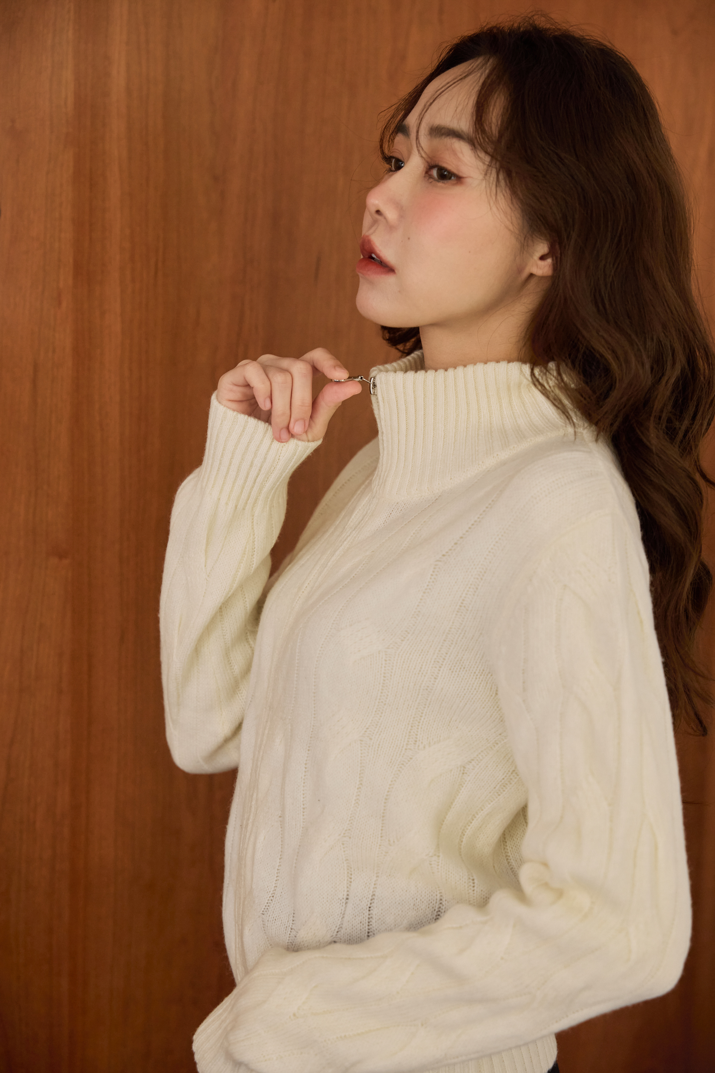 100% 暖暖羊麻花拉鍊上衣-米白