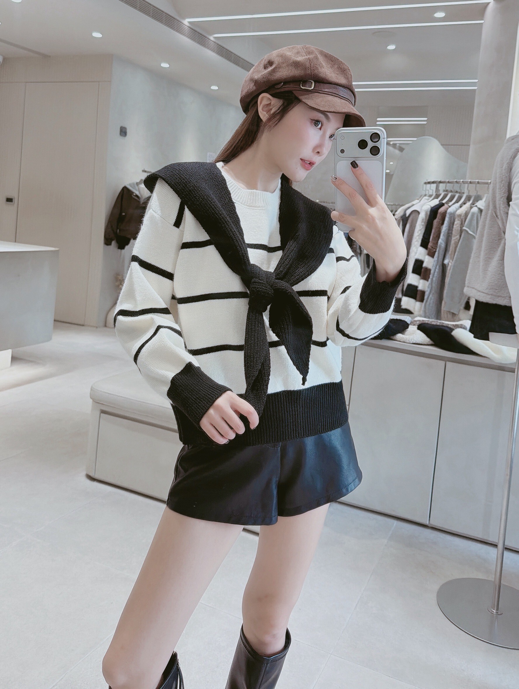 撞色細條針織衣+連帽披肩