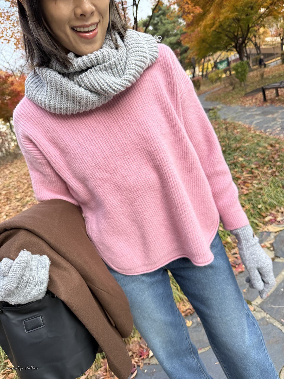 正韓圓弧下襬粉毛衣