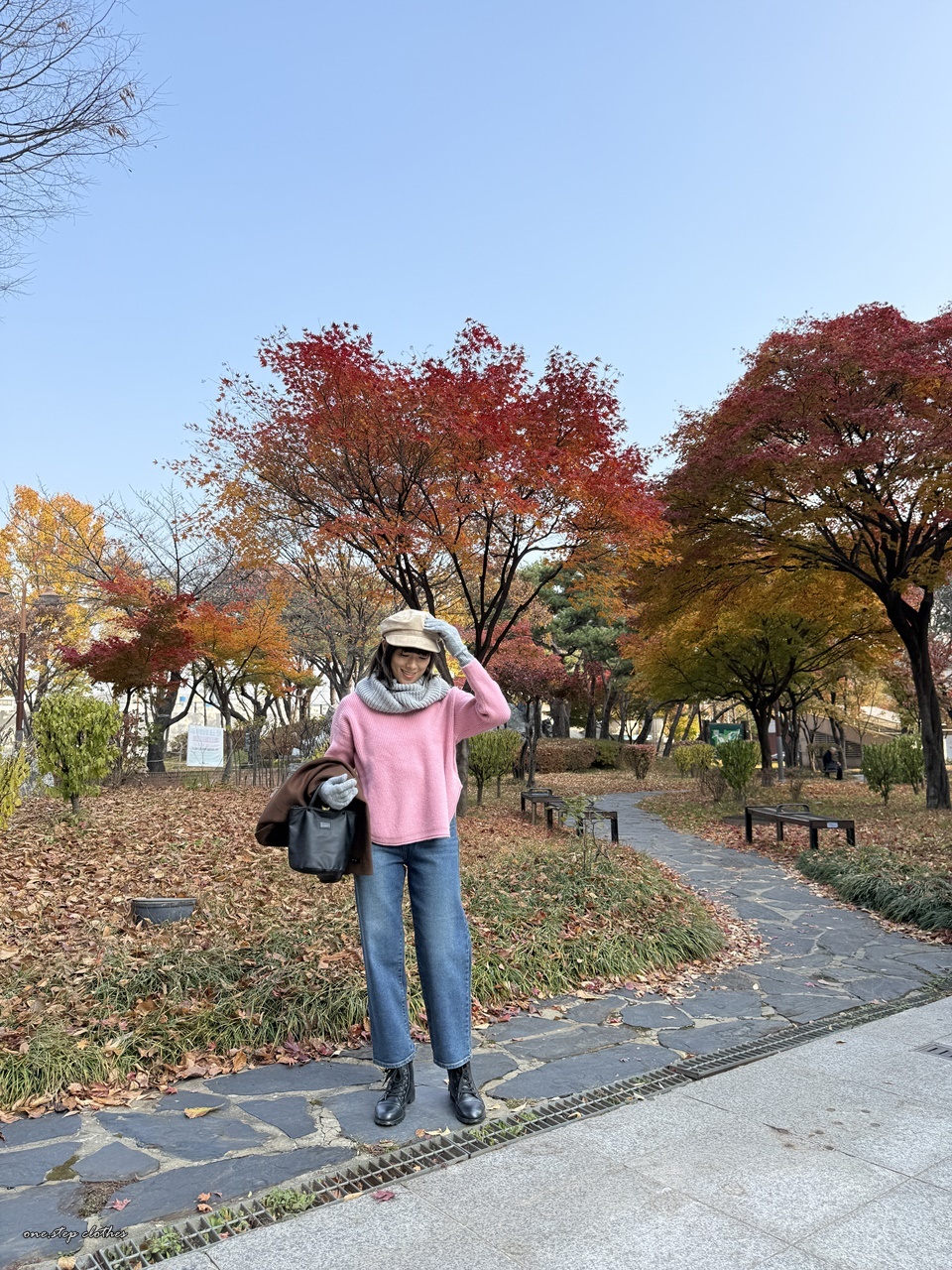 正韓圓弧下襬粉毛衣