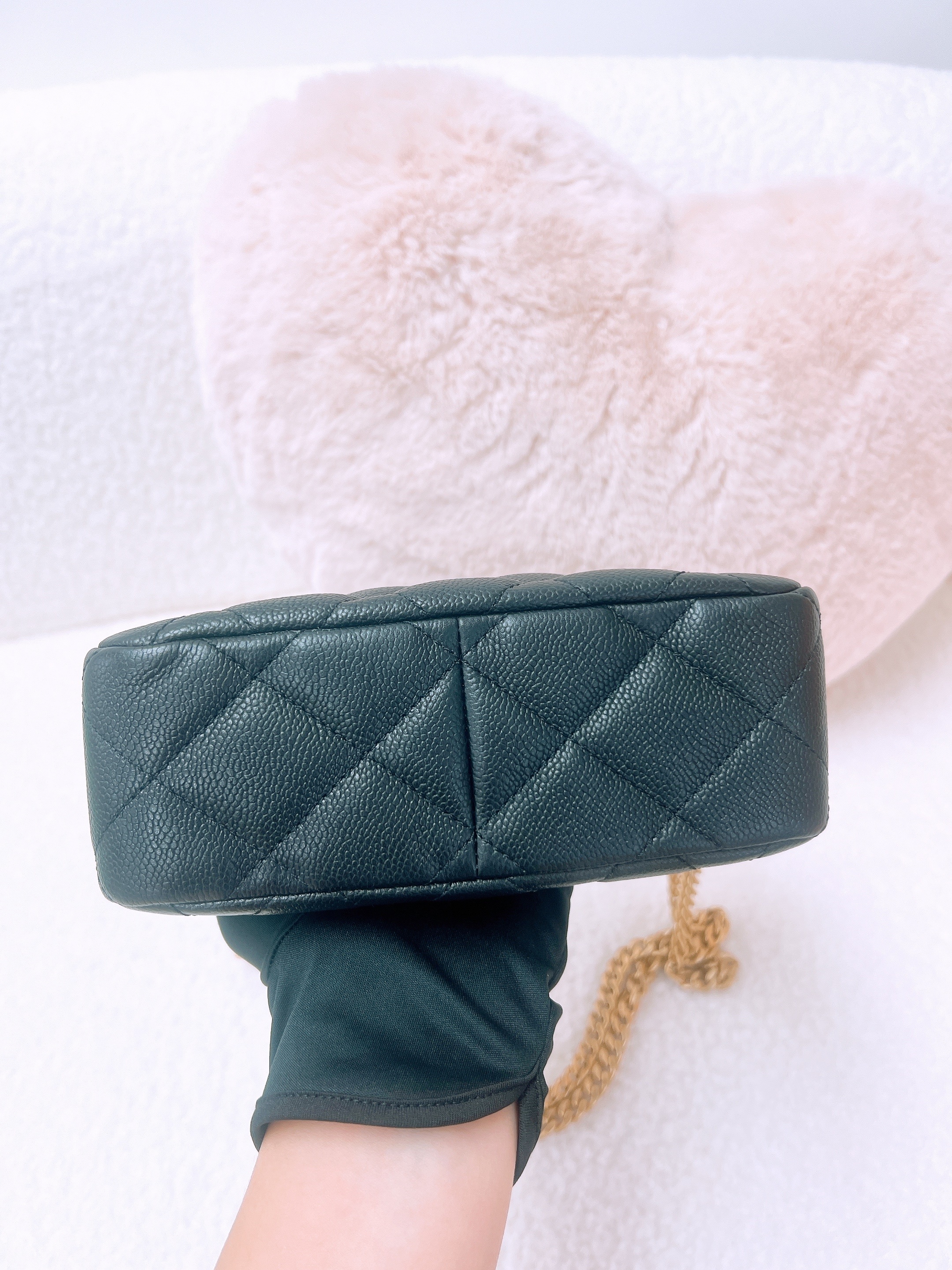 Chanel hobo/ pouch small with heart chain (black caviar/ GHW)