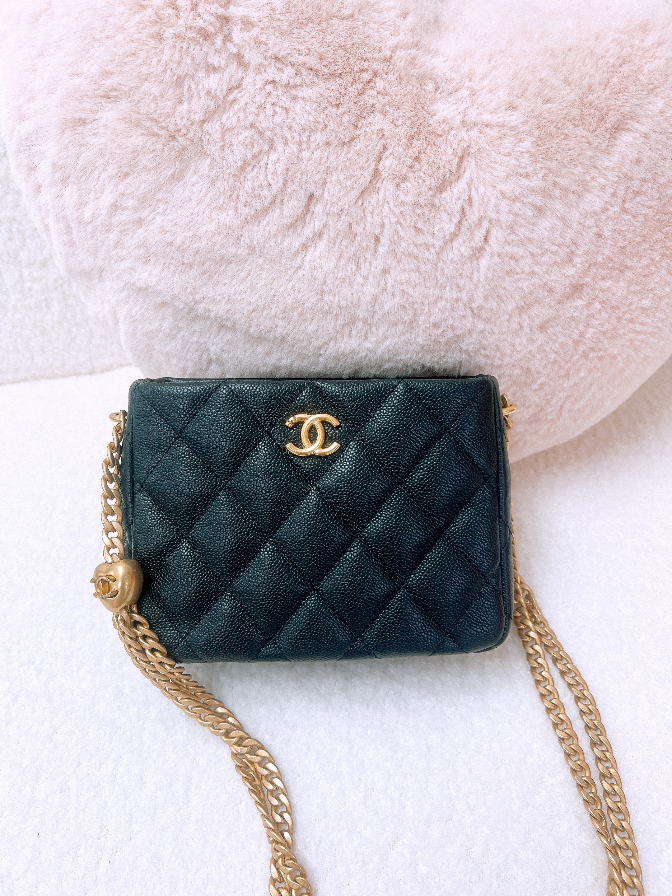 Chanel hobo/ pouch small with heart chain (black caviar/ GHW)