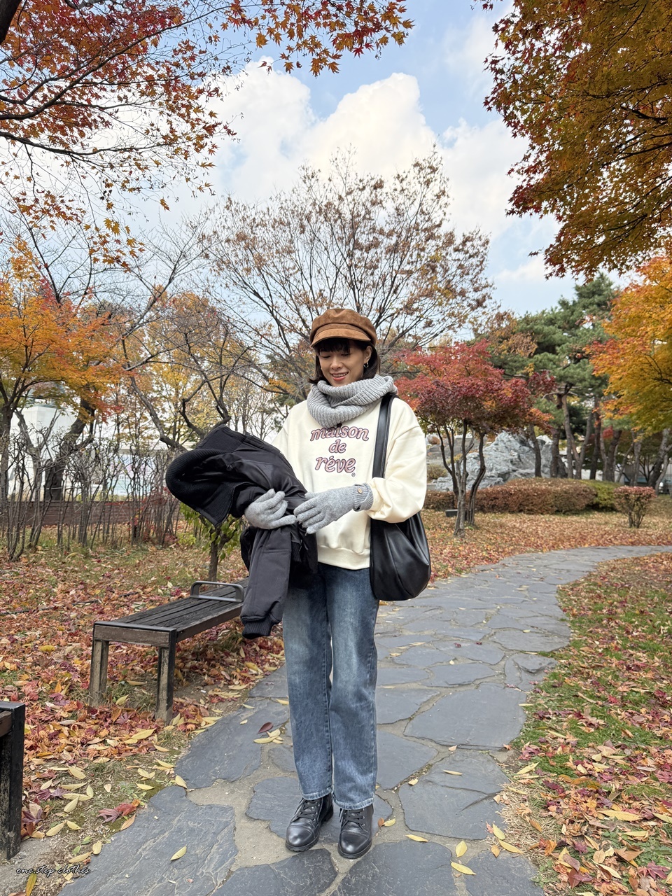 正韓Masion配色刺繡字母上衣 (白)