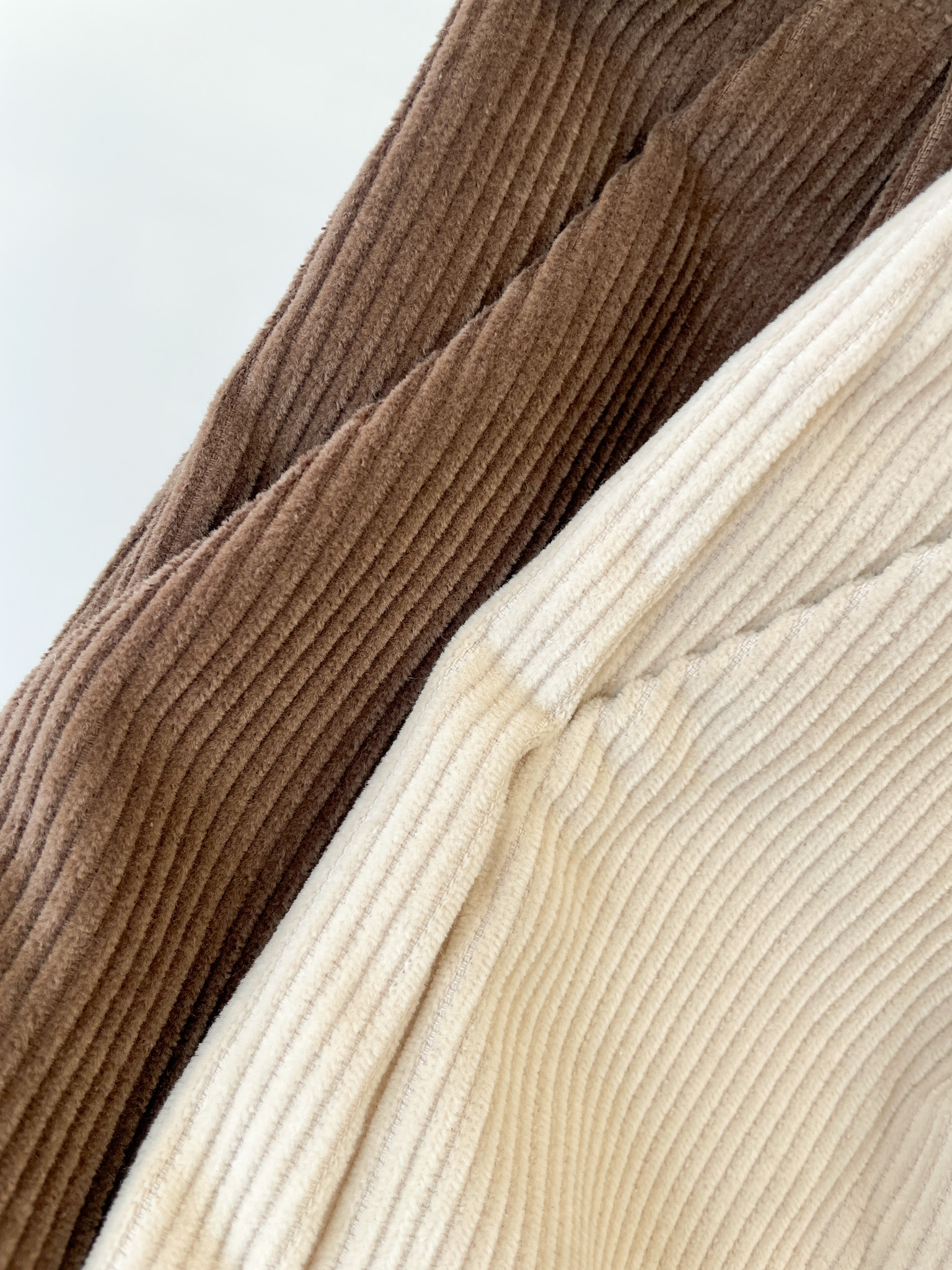 JEAN194 Erica Corduroy Pleated Shorts