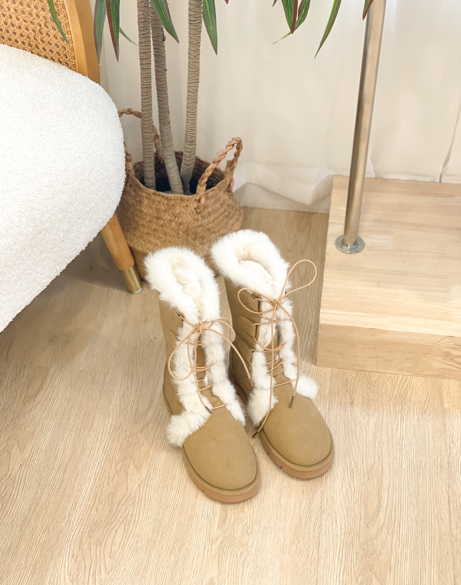 SHOE065 Fuzzy Ankle Boots