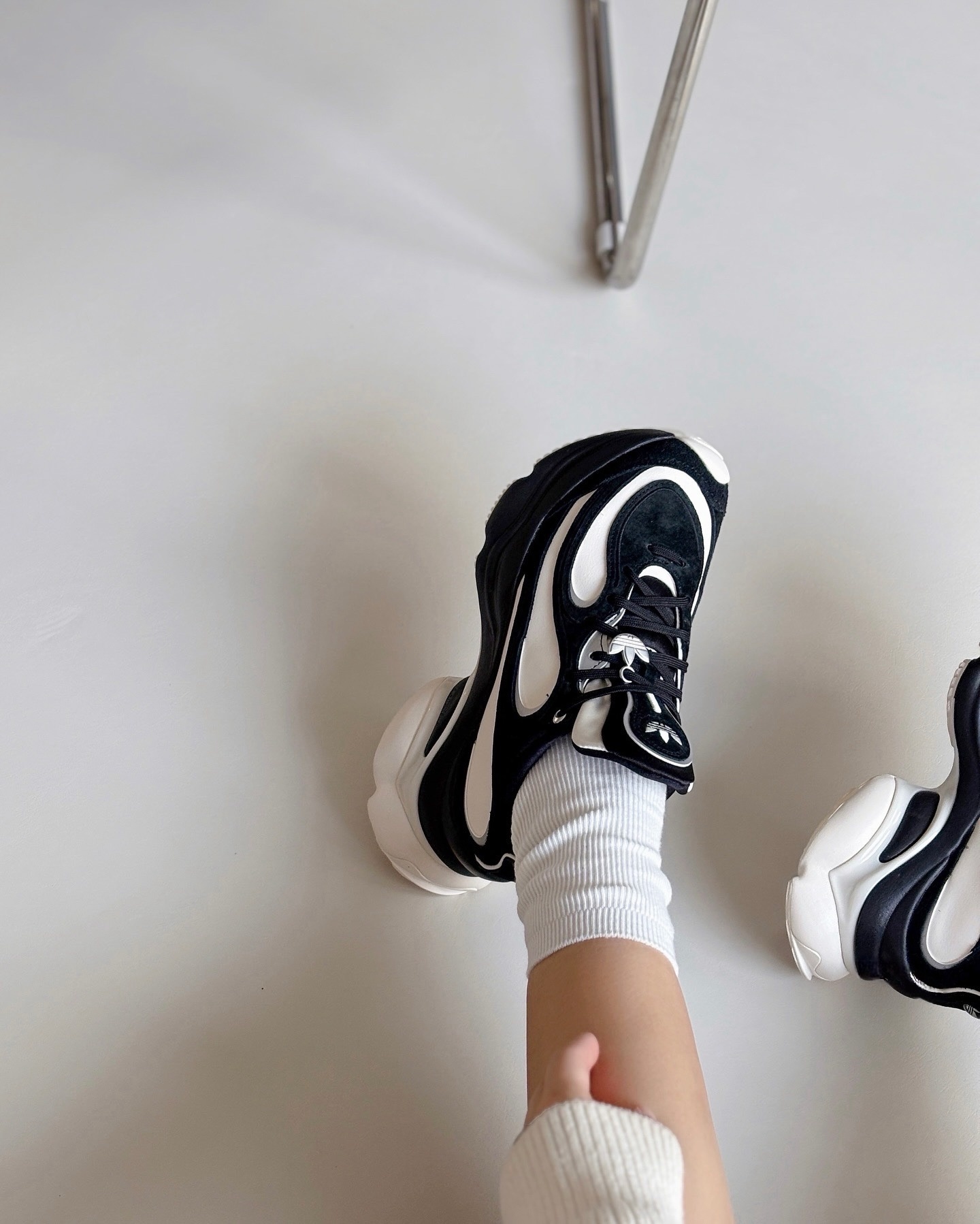 Adidas Originals Ozvenuz 小香風 黑白 熊貓 增高 厚底 浮蝶鞋 HQ2679