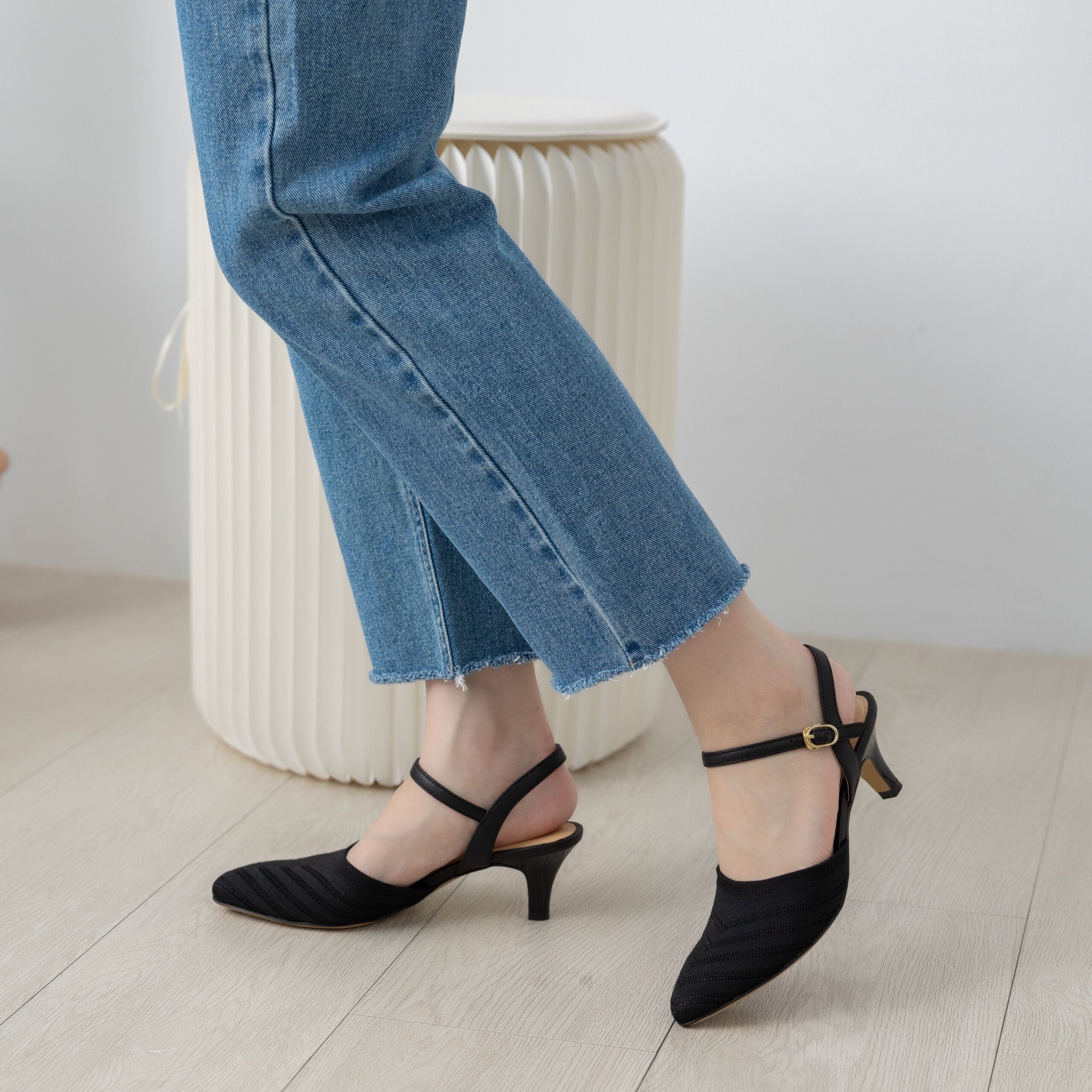 成熟高雅．尖頭針織高跟涼鞋 - 黑色