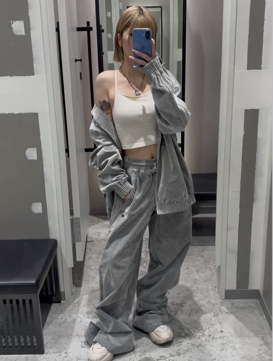 <高級運動風💿> Adidas 麂皮絨 灰銀 寬版外套