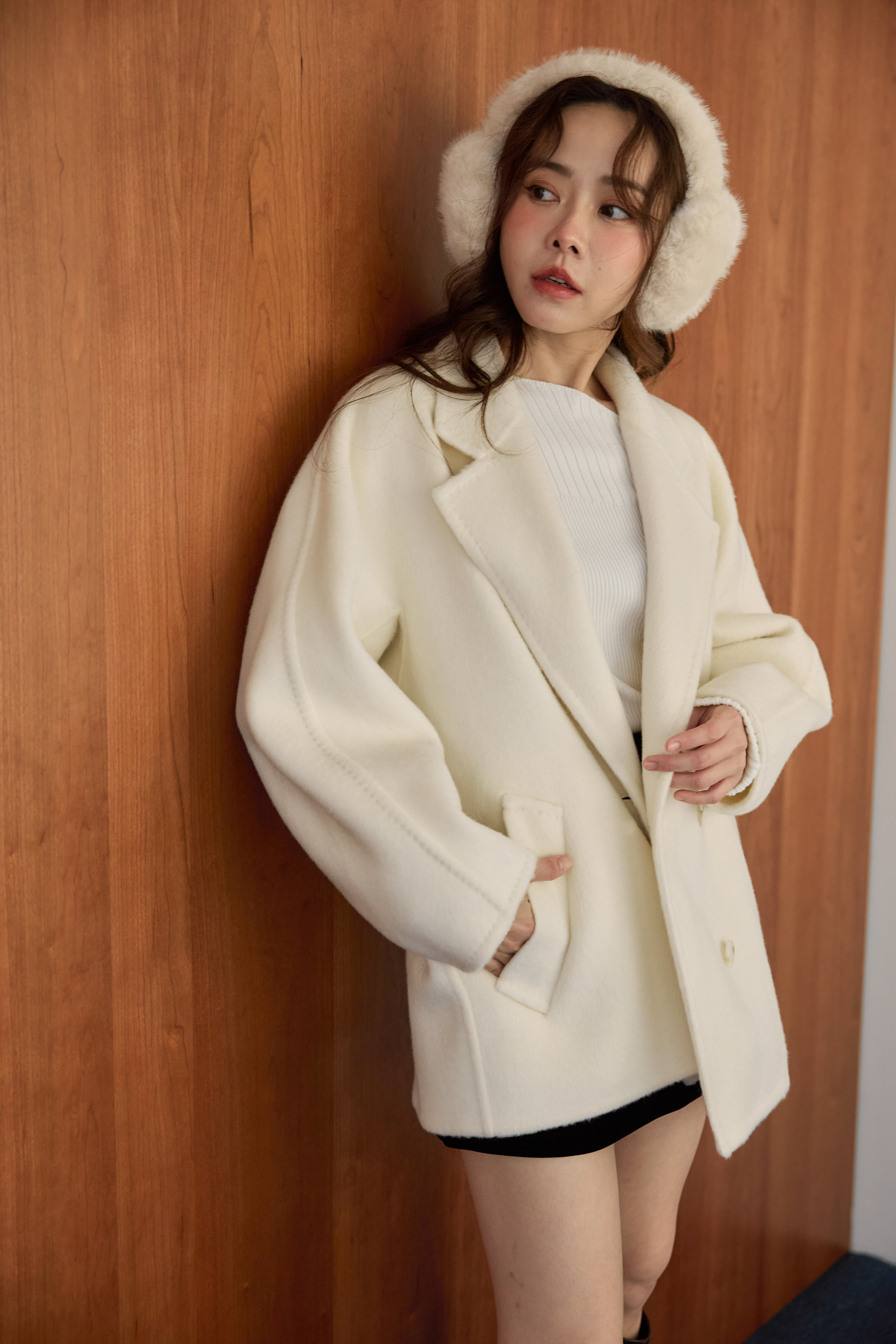 25 年度 SOLO 大衣（送耳罩) - 米白