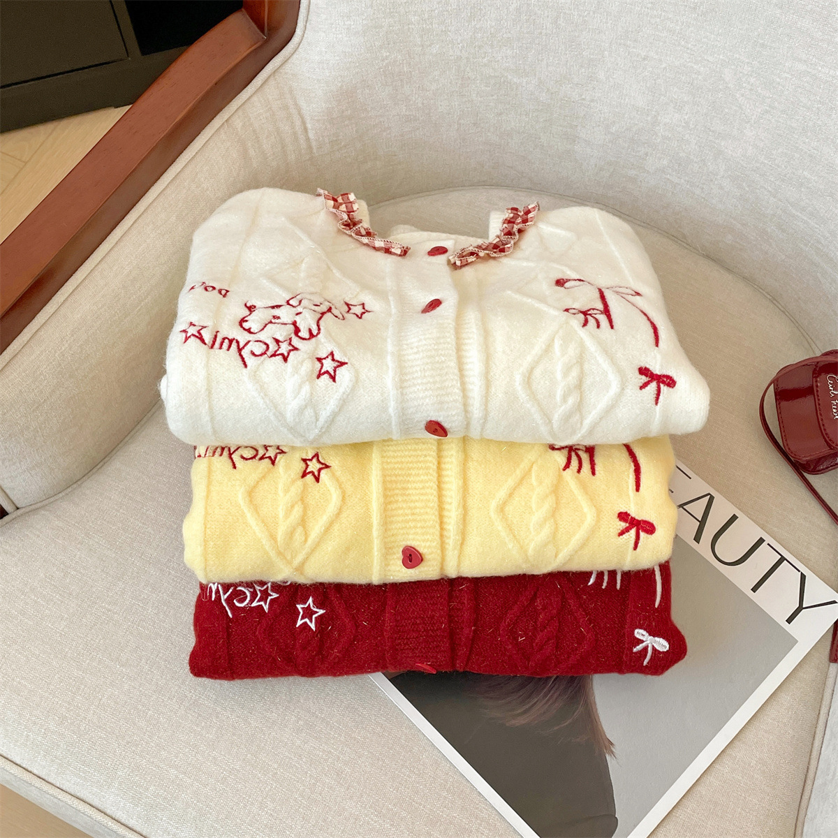 Soft Bow & Puppy Embroidery Crewneck Knit Cardigan