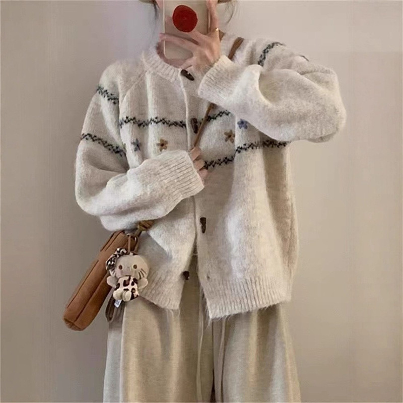 Autumn-Winter Contrast Horn-Button Knit Cardigan