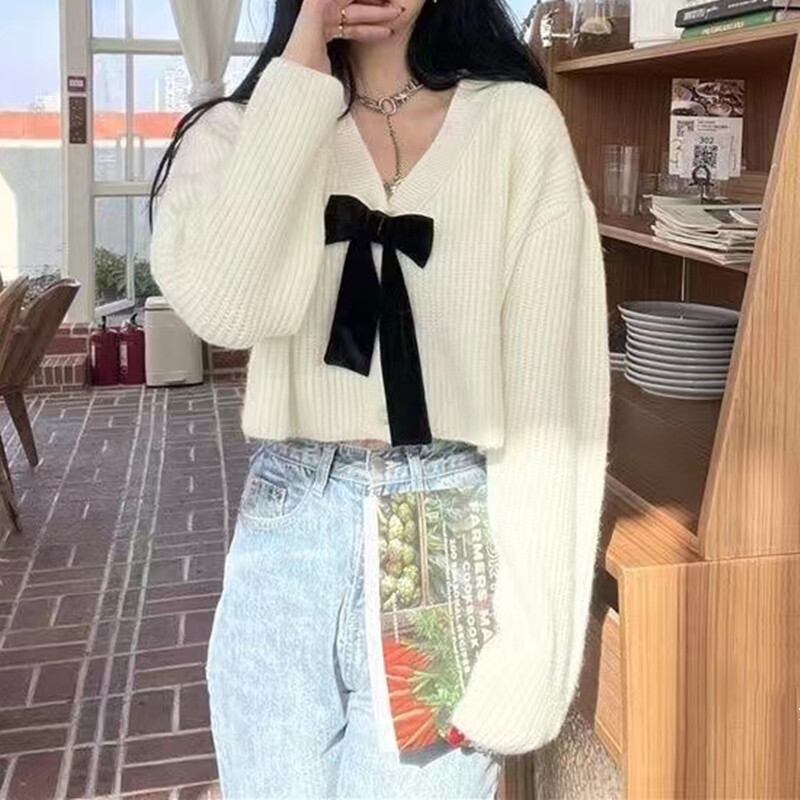 Preppy Bow-Detail Cropped Knit Top