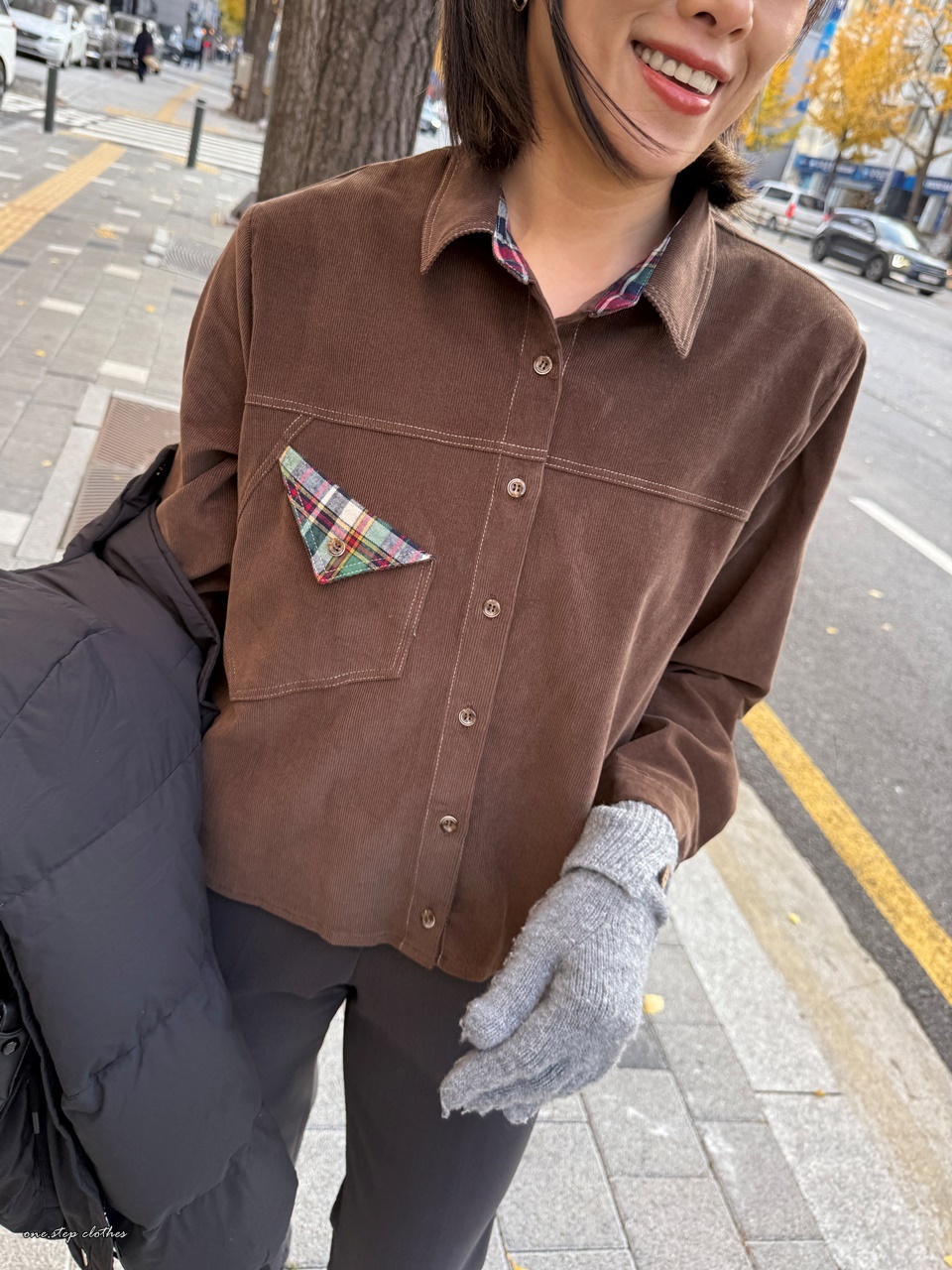 正韓咖棕斜邊格紋口袋燈芯絨襯衫