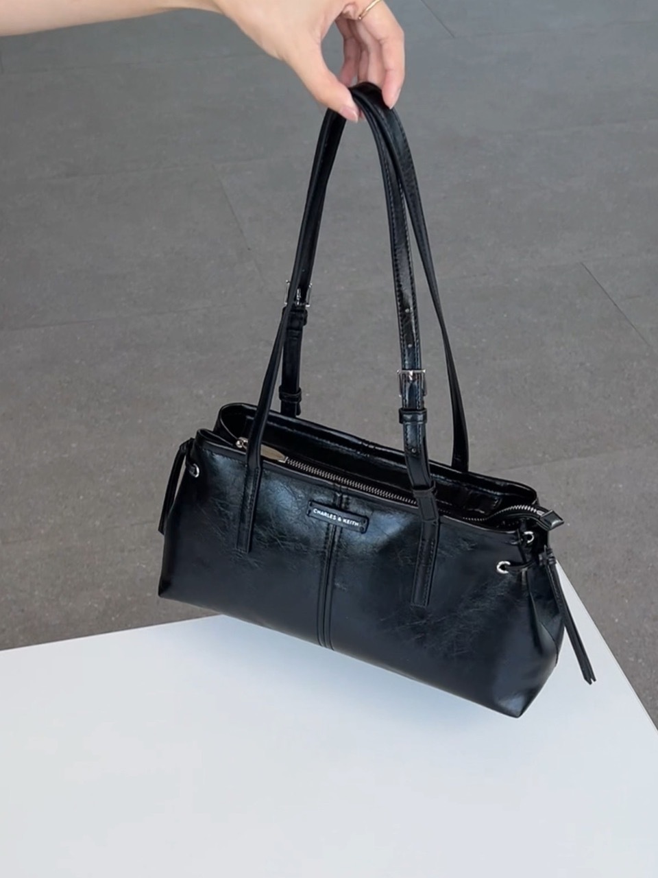 Charles & Keith 小CK Noane 單肩包 手提包 腋下包 多背法 / 預購