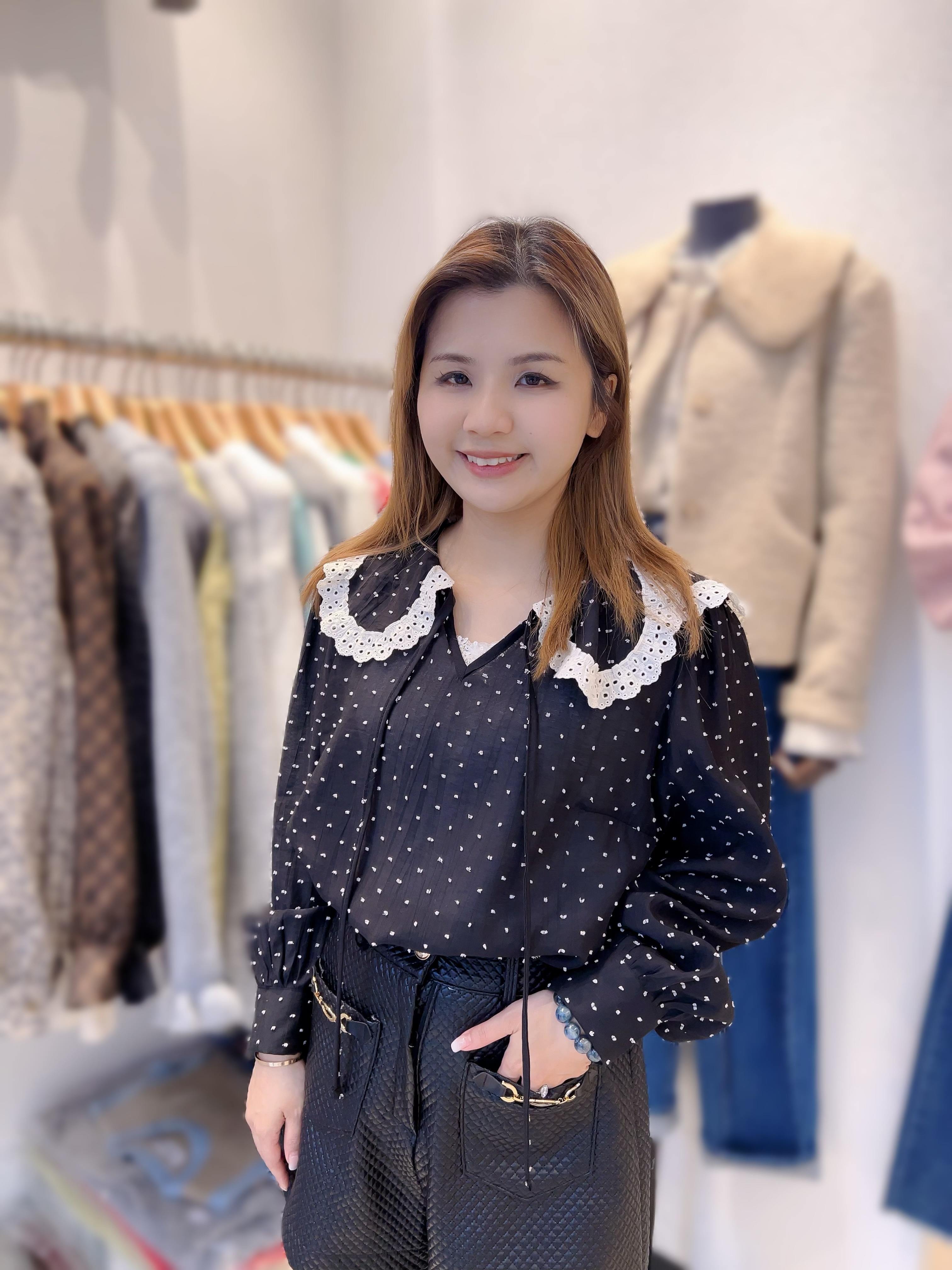 N26  韓國🇰🇷BB領波點上衣  胸44 長23 $479 [一口價]