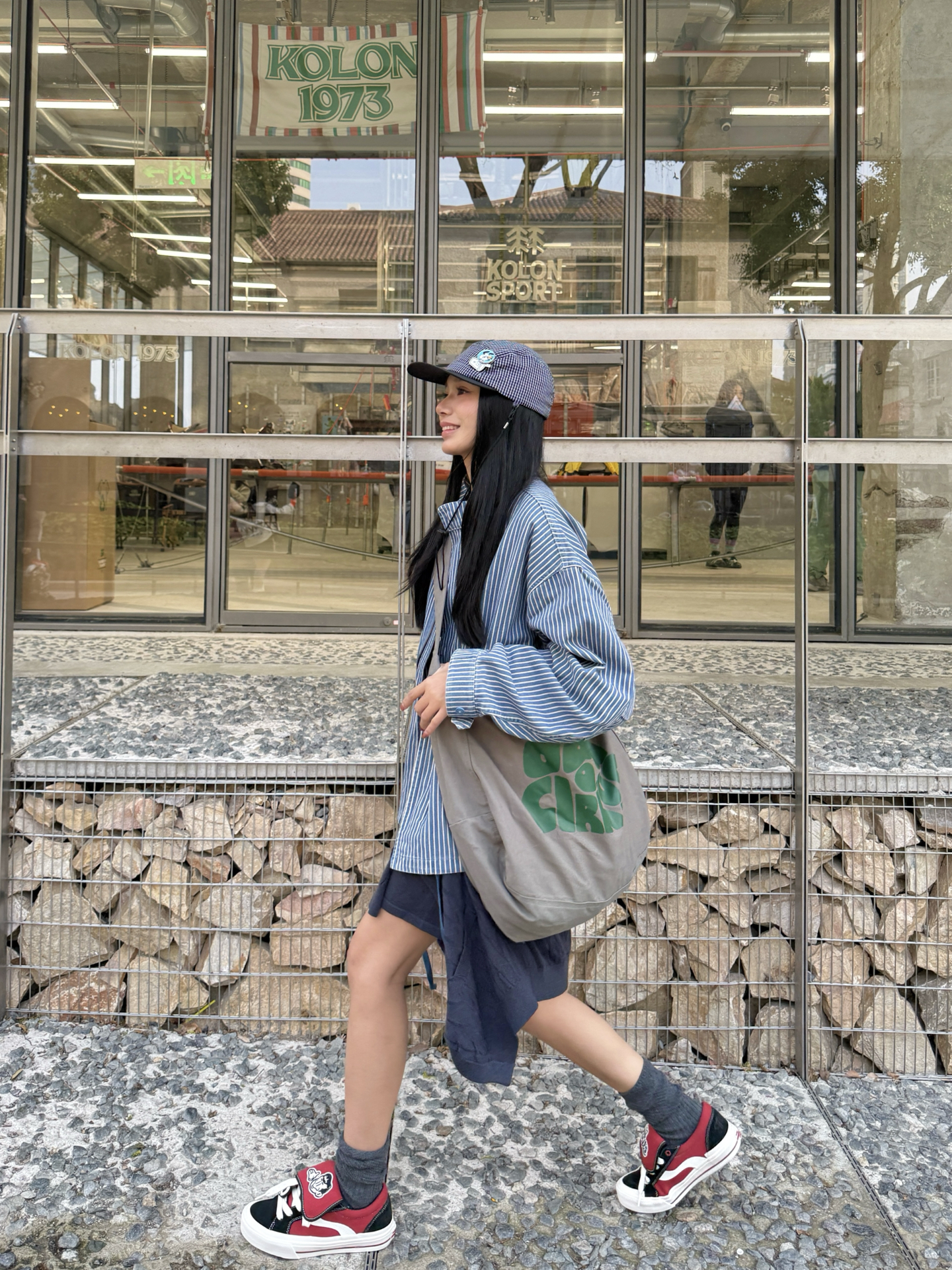 代購-OddCIRKUS SS25 大logo繡花工藝 斜紋帆布 報童包 男女同款 橘色/灰綠