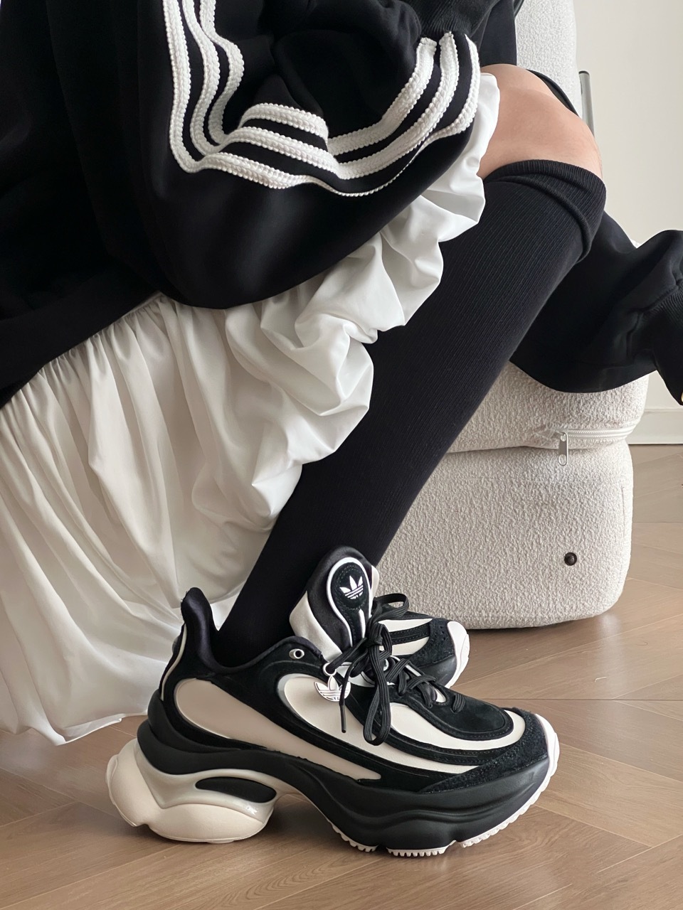 ADIDAS OZVENUZ 黑奶油 米白 奶油白 蝴蝶鞋 增高 厚底 宋雨琦同款 女鞋 HQ2679 / 預購