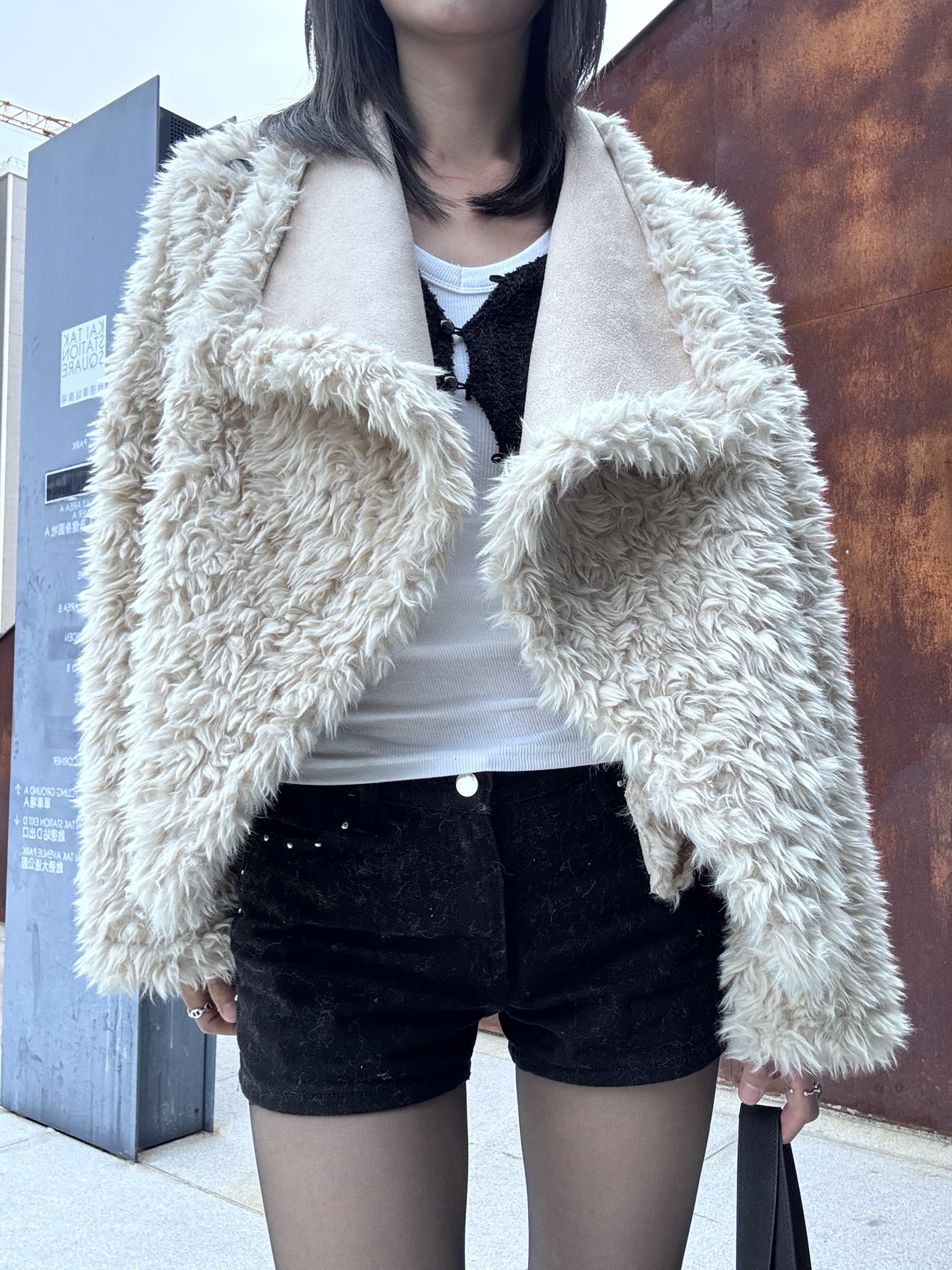 (訂購) 必買!女人味軟毛毛反領外套 JK1203(杏)