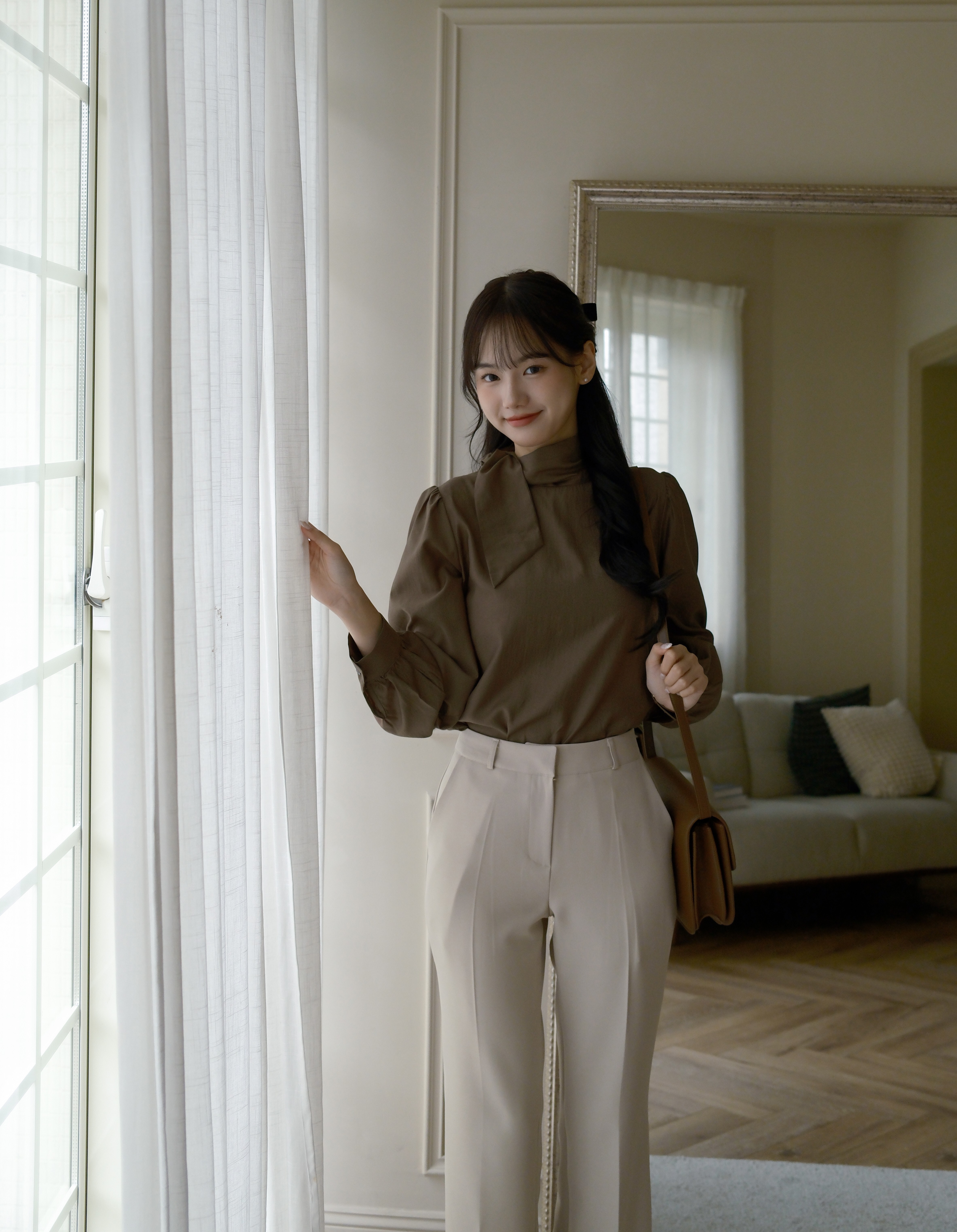 【🌸早春新品 】Diana法式綁結高領微光澤上衣 ( 2 colors)