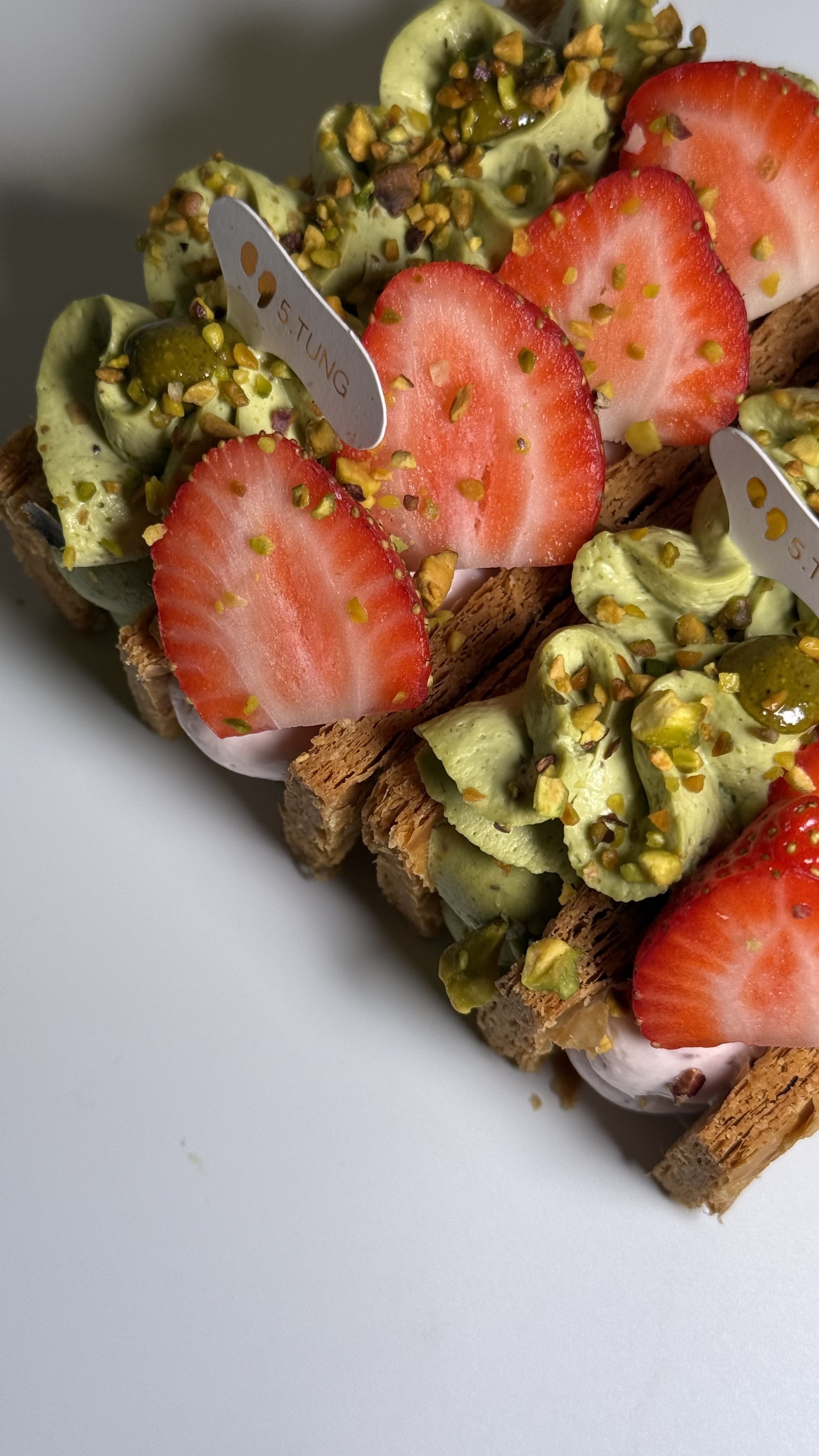 草莓開心果千層酥