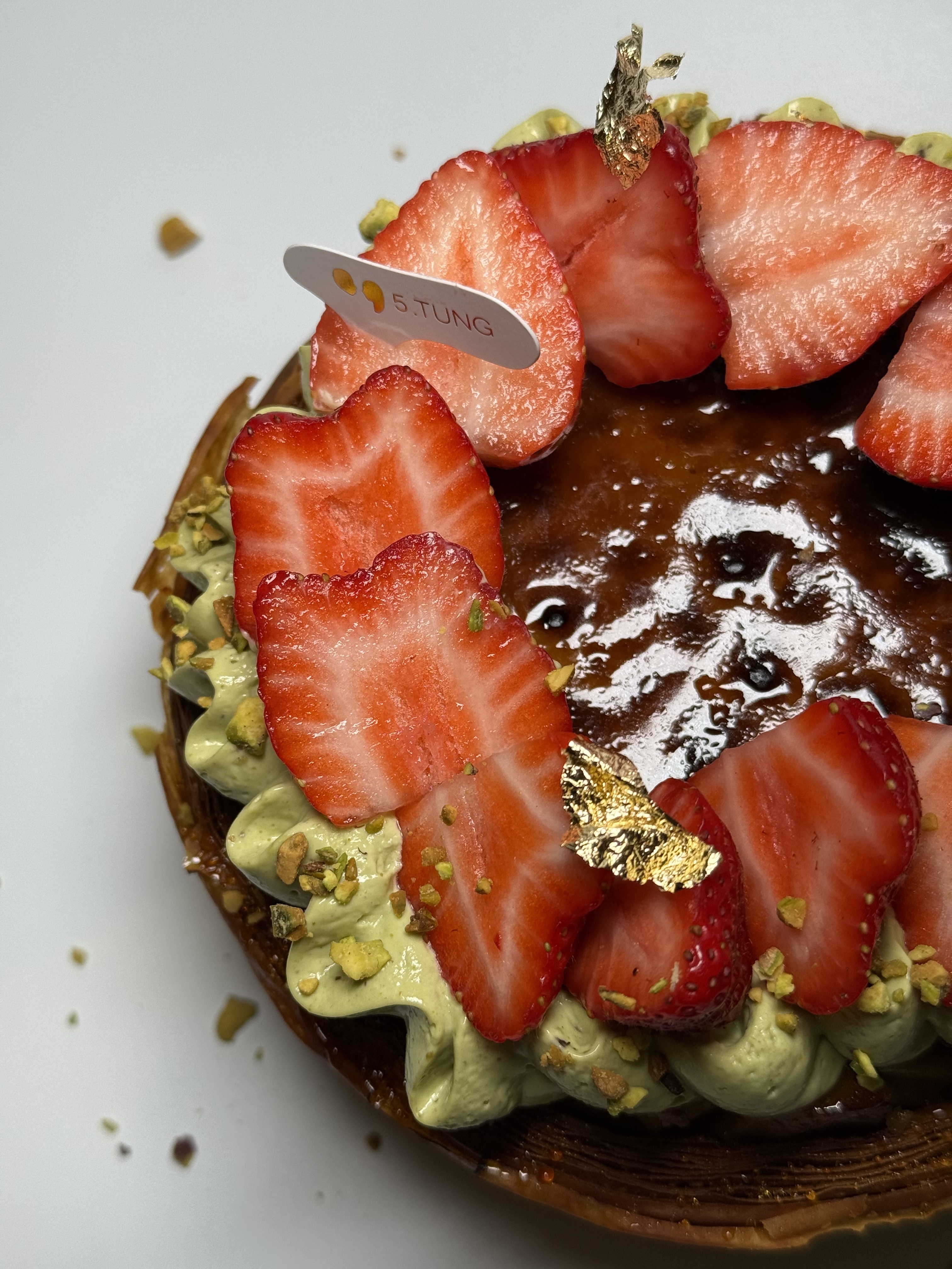 （6寸 ）來一片！草莓開心果巴斯克FLAN「整模」