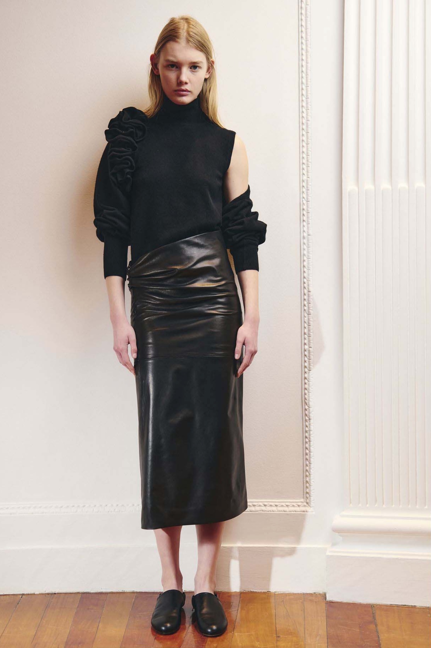 ALBERTA  FERRETTI  立體花多滾邊短披肩(黑)