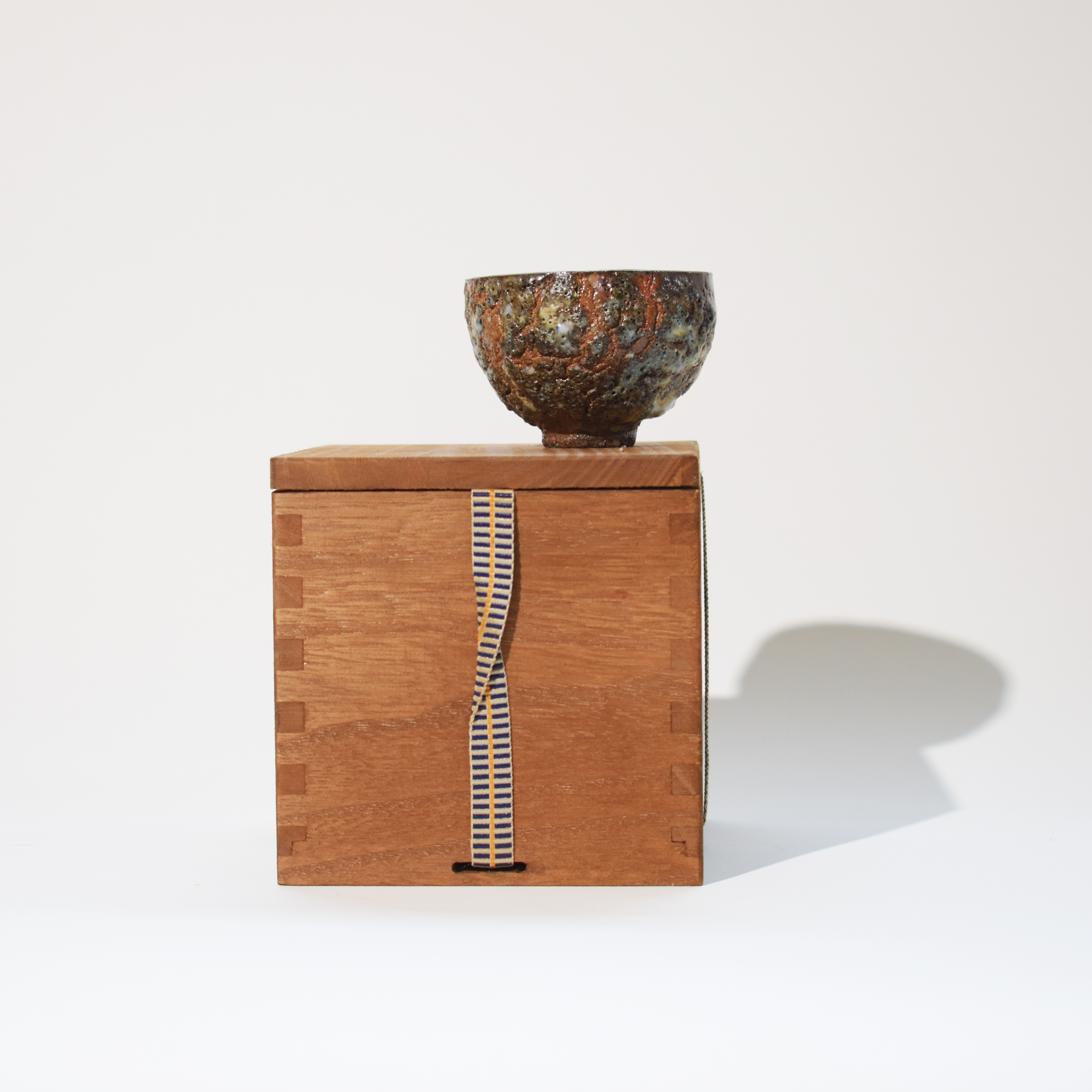 【網店獨家】  陶藝家 吳麗嬌 岩韻茶心 · 岩礦杯 · 火樹銀花