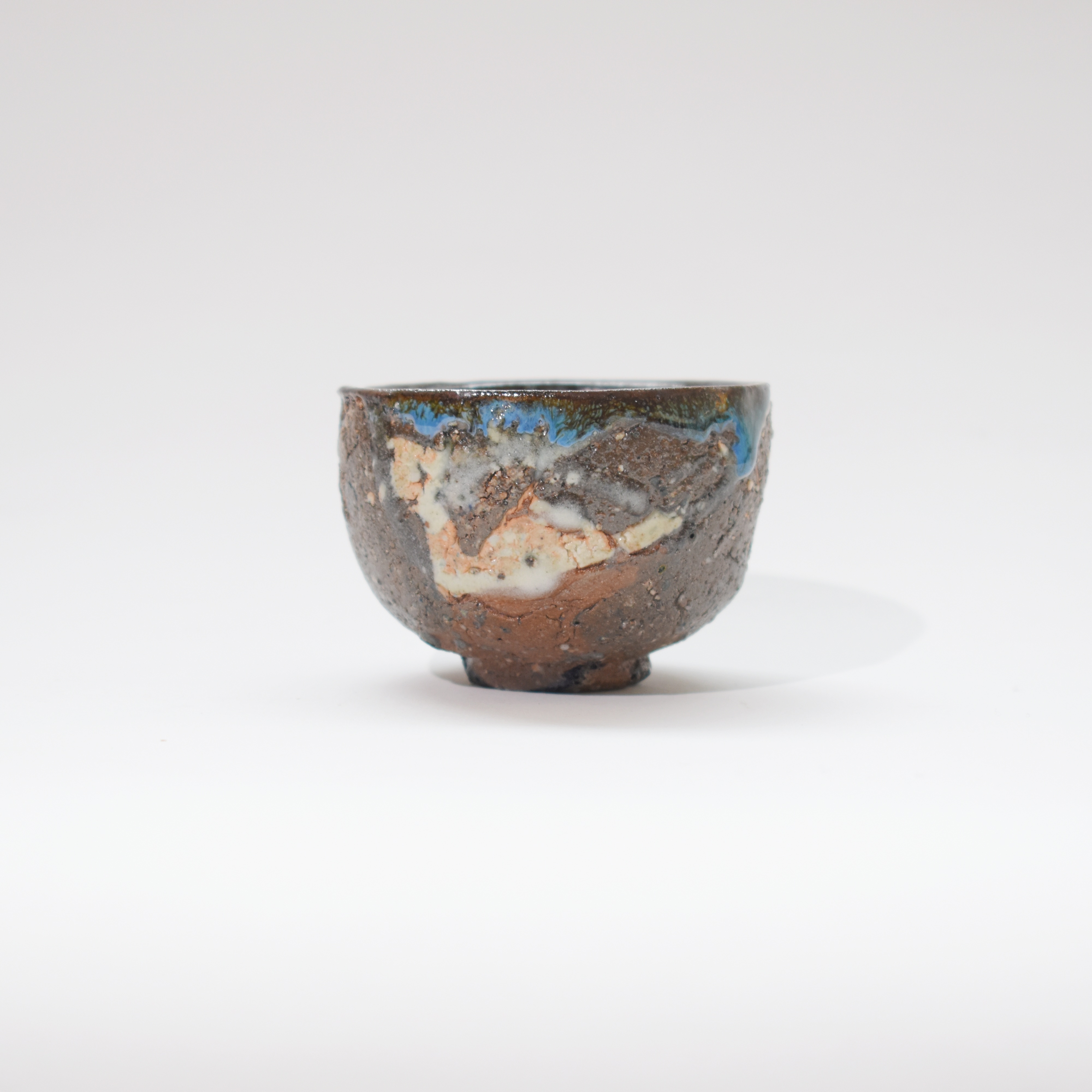 【網店獨家】  陶藝家 吳麗嬌 岩韻茶心 · 岩礦杯 · 礫岩虹彩