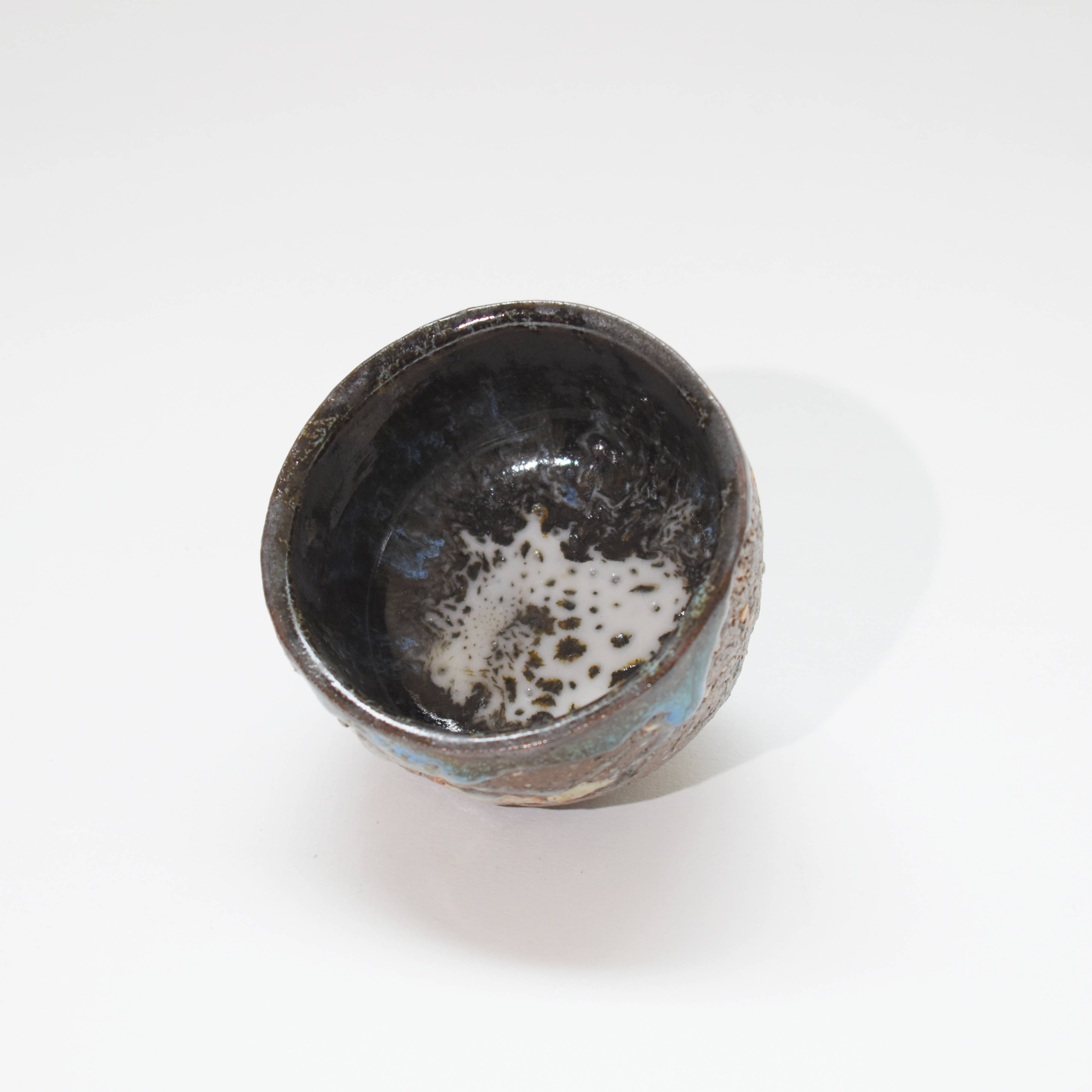 【網店獨家】  陶藝家 吳麗嬌 岩韻茶心 · 岩礦杯 · 礫岩虹彩