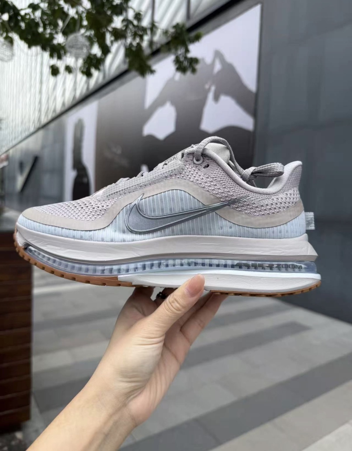 男鞋 NIKE PEGASUS PREMIUM 卡其灰 氣墊 緩震 輕盈 運動鞋【HQ2592-010】