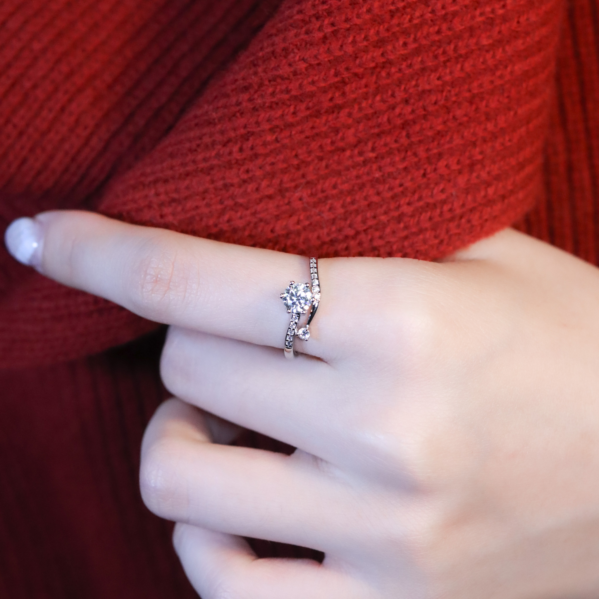 | 925純銀・厚鍍白金・莫桑石 | 鑽光看見你戒指  | RI1002 |