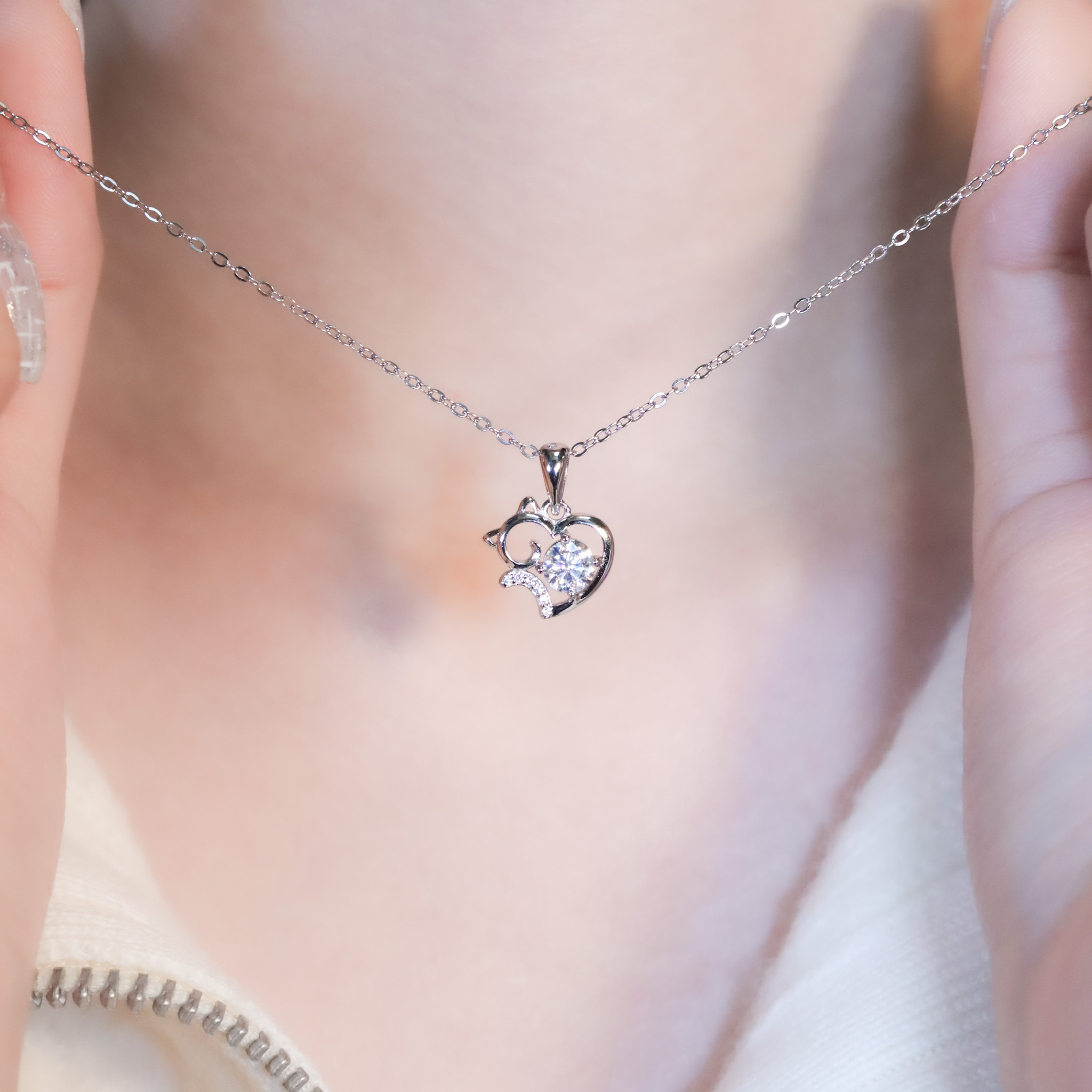 | 925純銀・厚鍍白金・莫桑石 | 鑽光喵趣我愛你項鍊 | NE1538 |