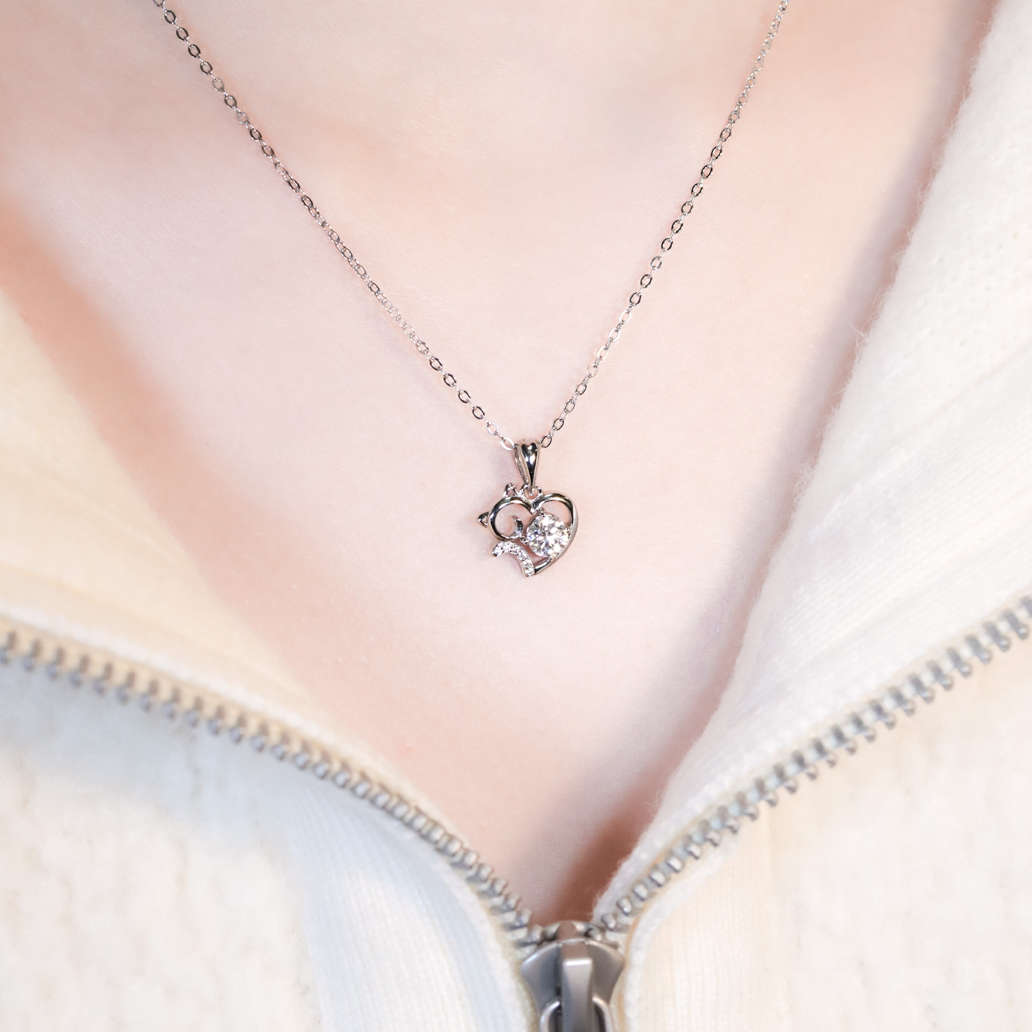 | 925純銀・厚鍍白金・莫桑石 | 鑽光喵趣我愛你項鍊 | NE1538 |