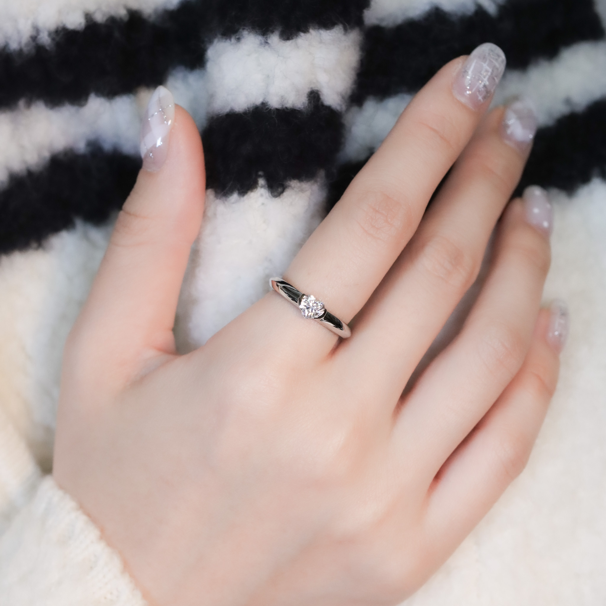 | 925純銀・厚鍍白金・ 厚鍍玫瑰金・莫桑石 | 鑽光唯一的心意戒指 (銀/玫瑰金) | RI1007 |