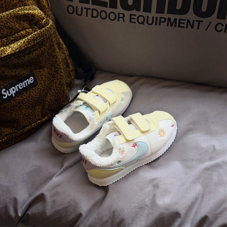 Nike Cortez Basic SL BPV 日本限定 馬卡龍 日月星辰 刺繡 淡黃 魔鬼氈 阿甘 中童 童鞋 IQ7668-141